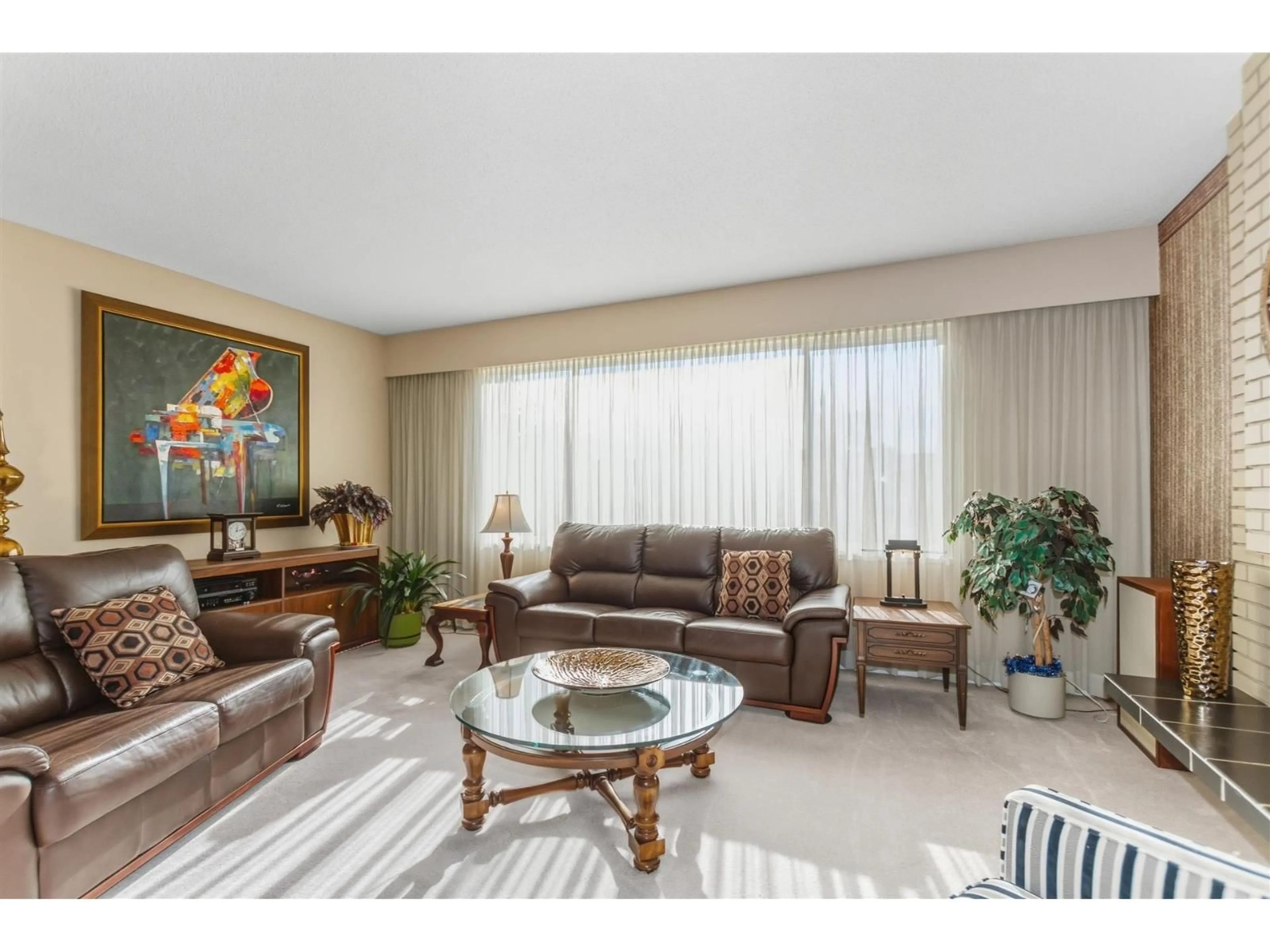 Living room with furniture, unknown for 11935 82A AVENUE, Delta British Columbia V4C3P6