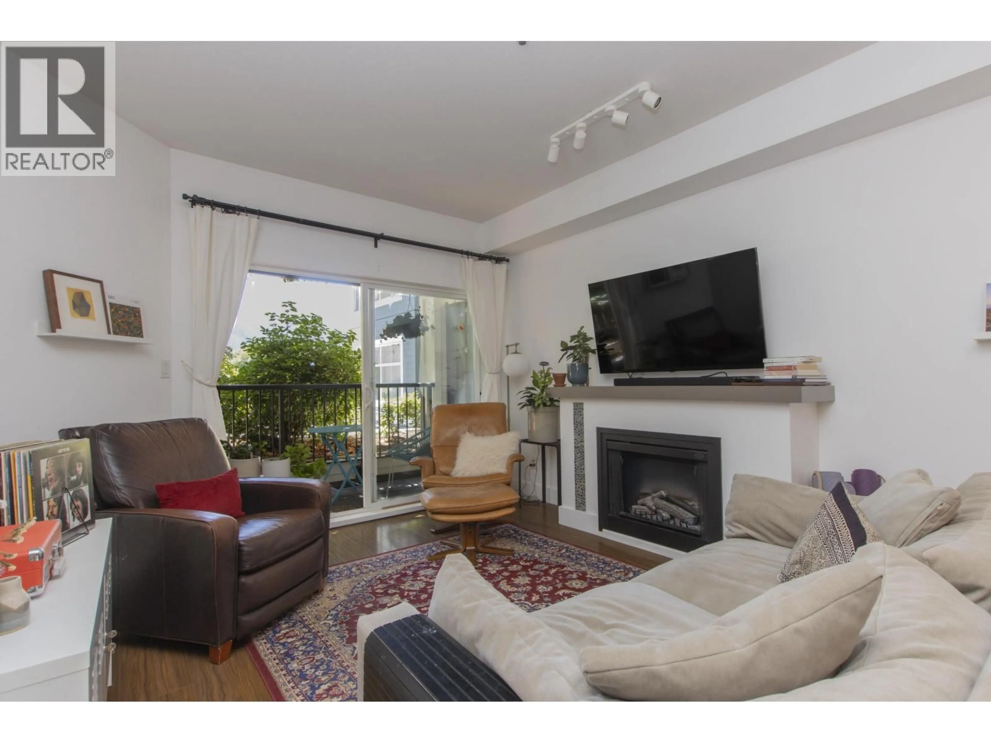 Living room with furniture, wood/laminate floor for 220 - 1336 MAIN STREET, Squamish British Columbia V8B0R2