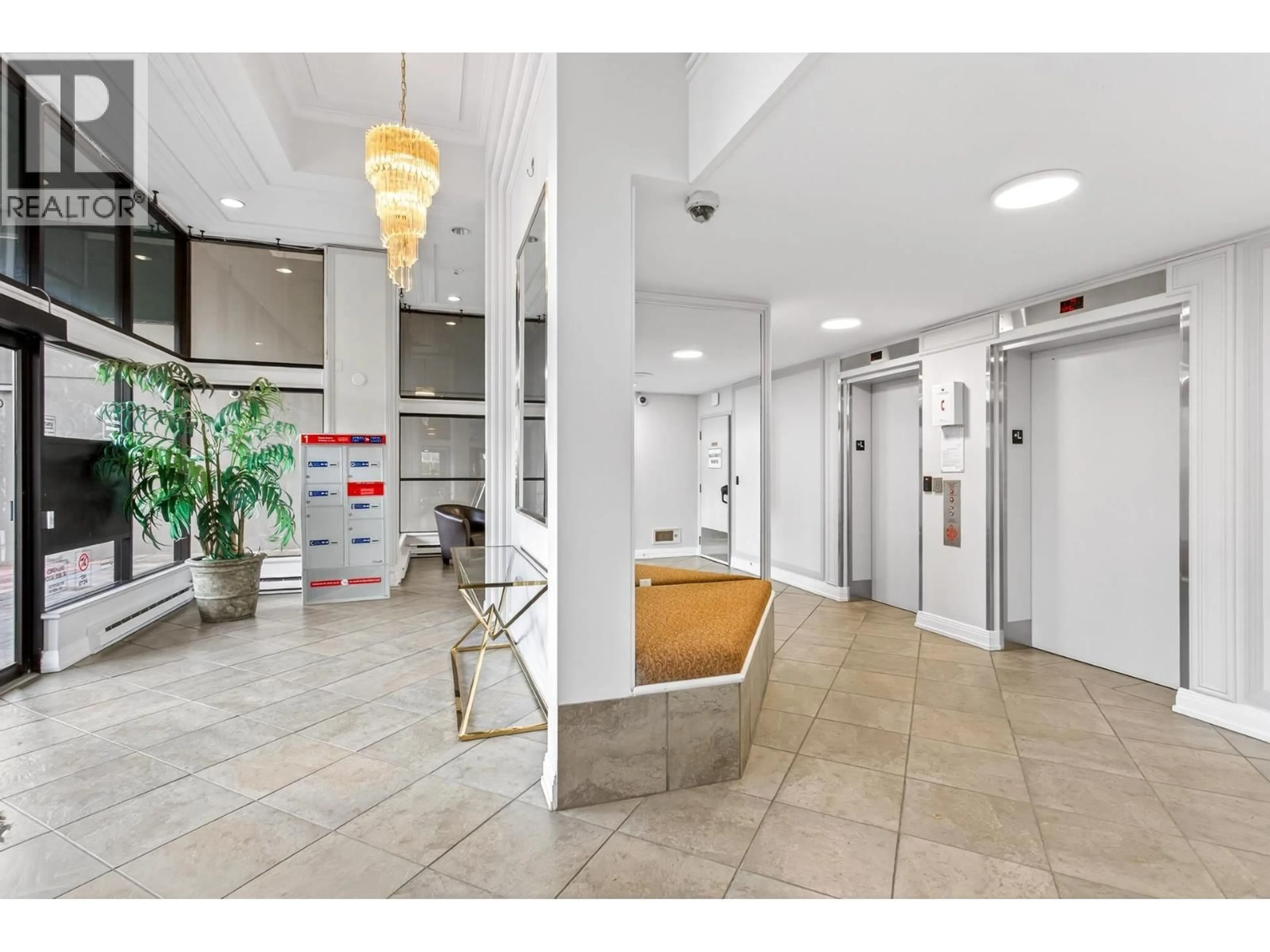 Indoor foyer for 1607 - 6055 NELSON AVENUE, Burnaby British Columbia V5H4L4