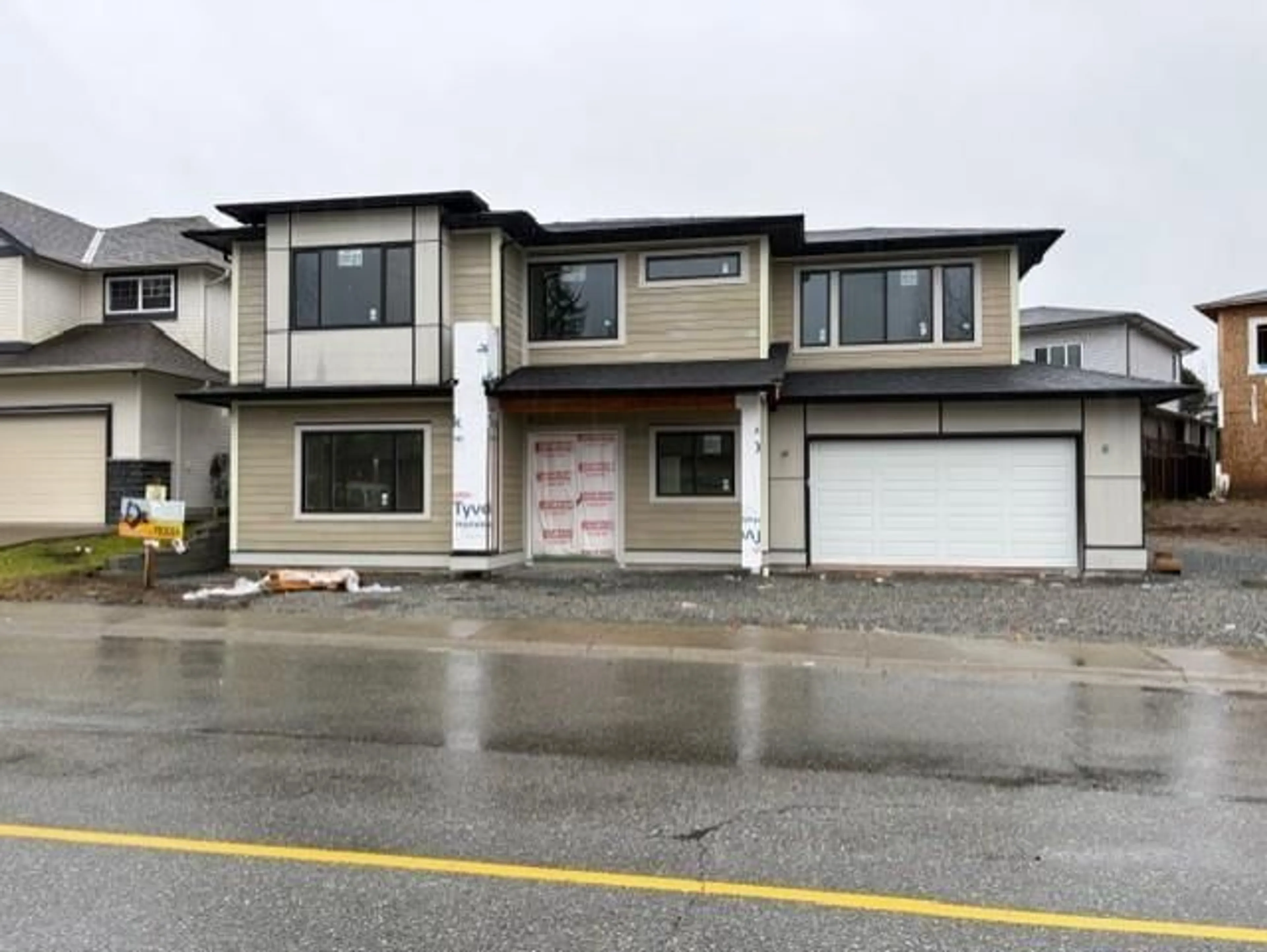 Home with vinyl exterior material, street for 33100 DALKE AVENUE, Mission British Columbia V2V0A3