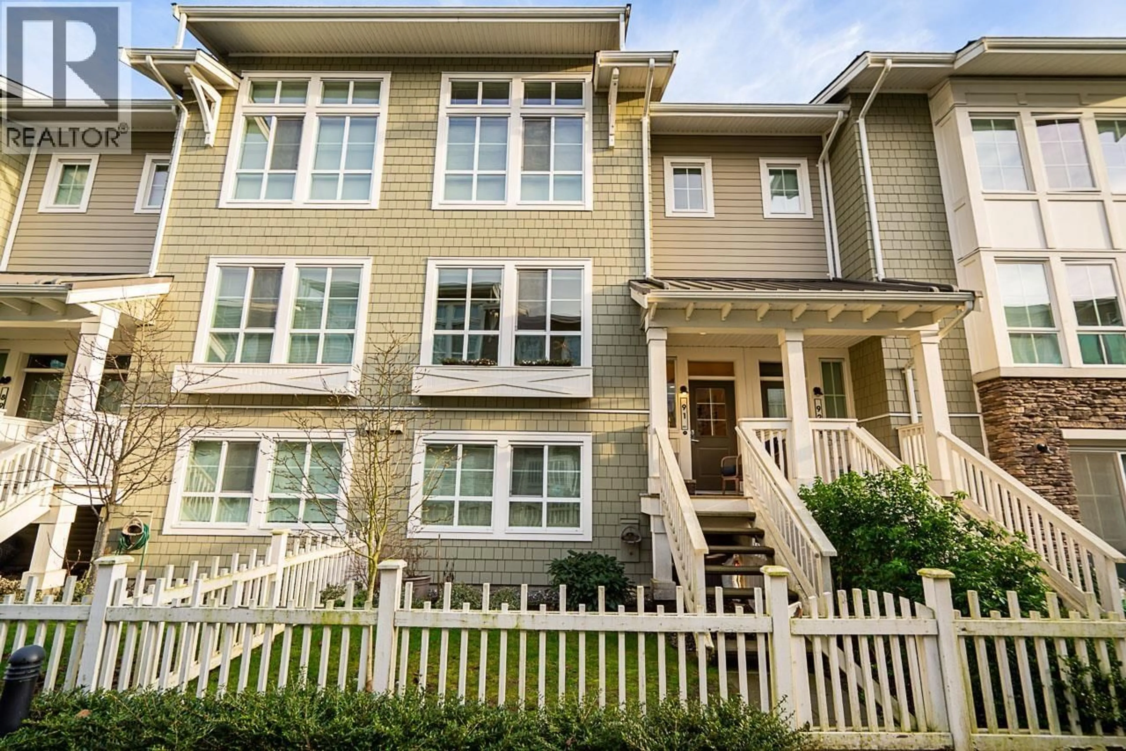 Home with vinyl exterior material, street for 91 - 5551 ADMIRAL WAY, Delta British Columbia V4K0C9