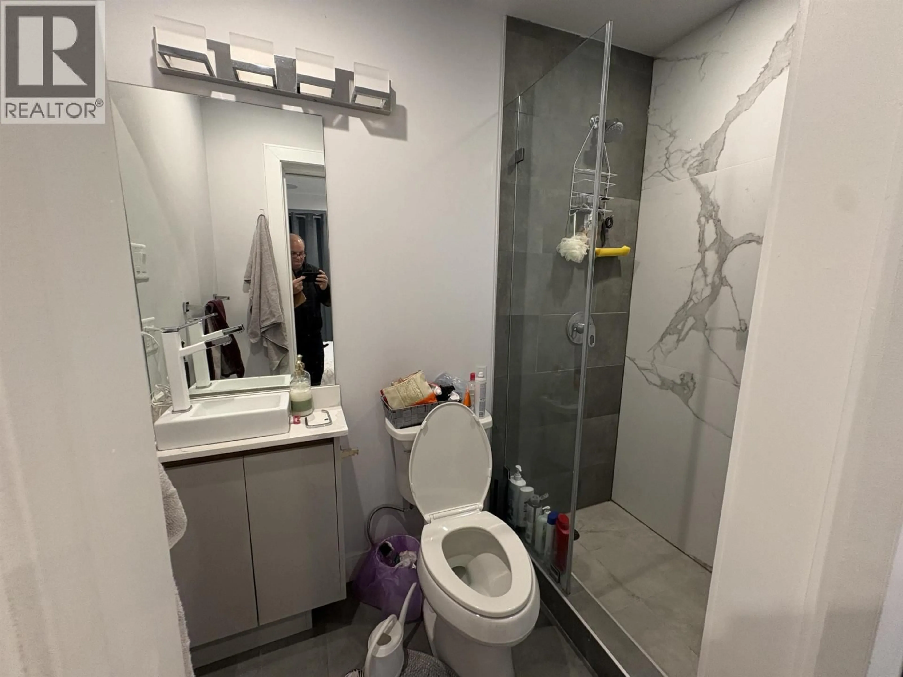 Standard bathroom, unknown for 3429 DUNDAS STREET, Vancouver British Columbia V5K1R9