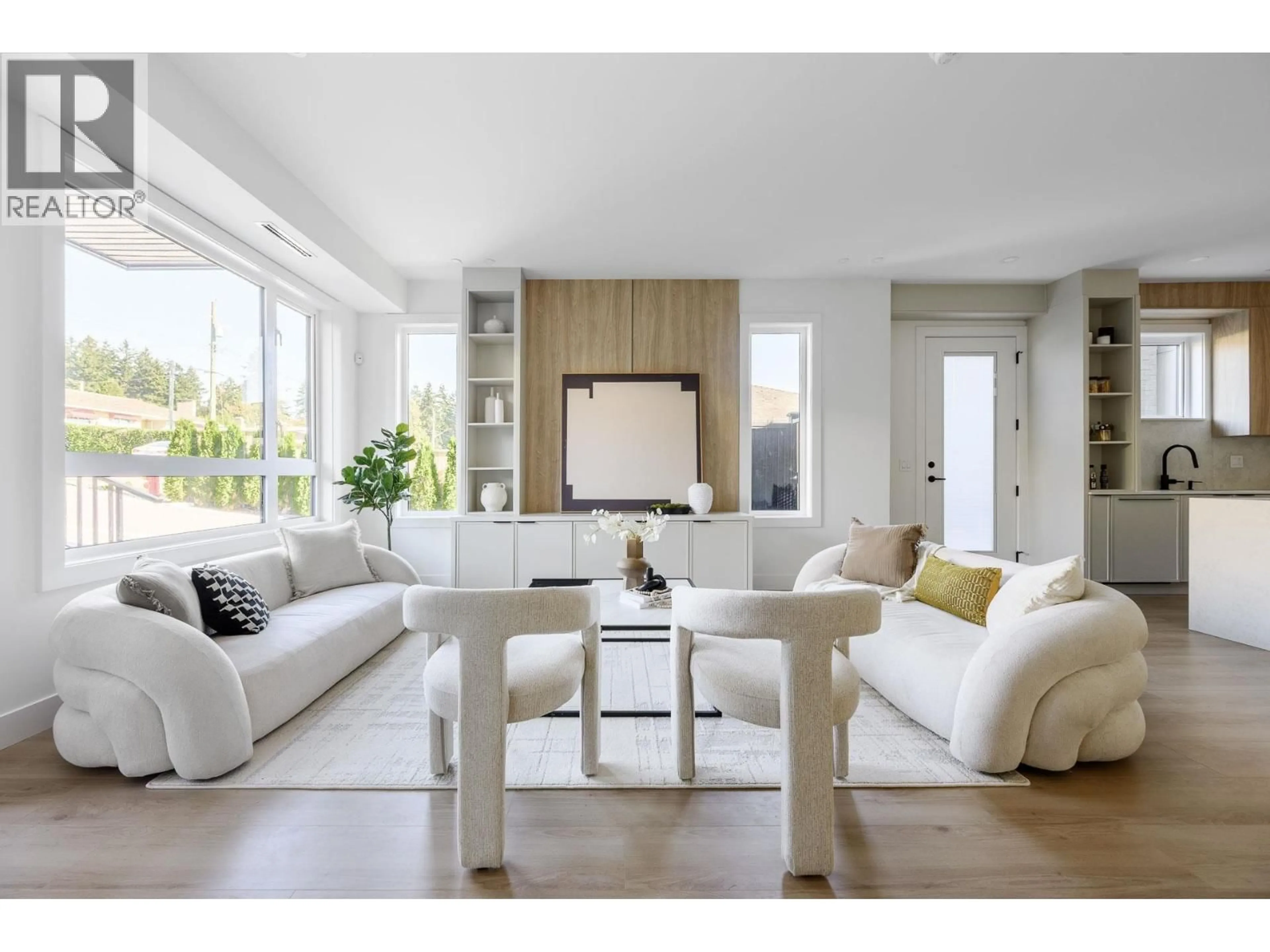 Living room with furniture, unknown for 102 - 1132 MADORE AVENUE, Coquitlam British Columbia V3K3B9