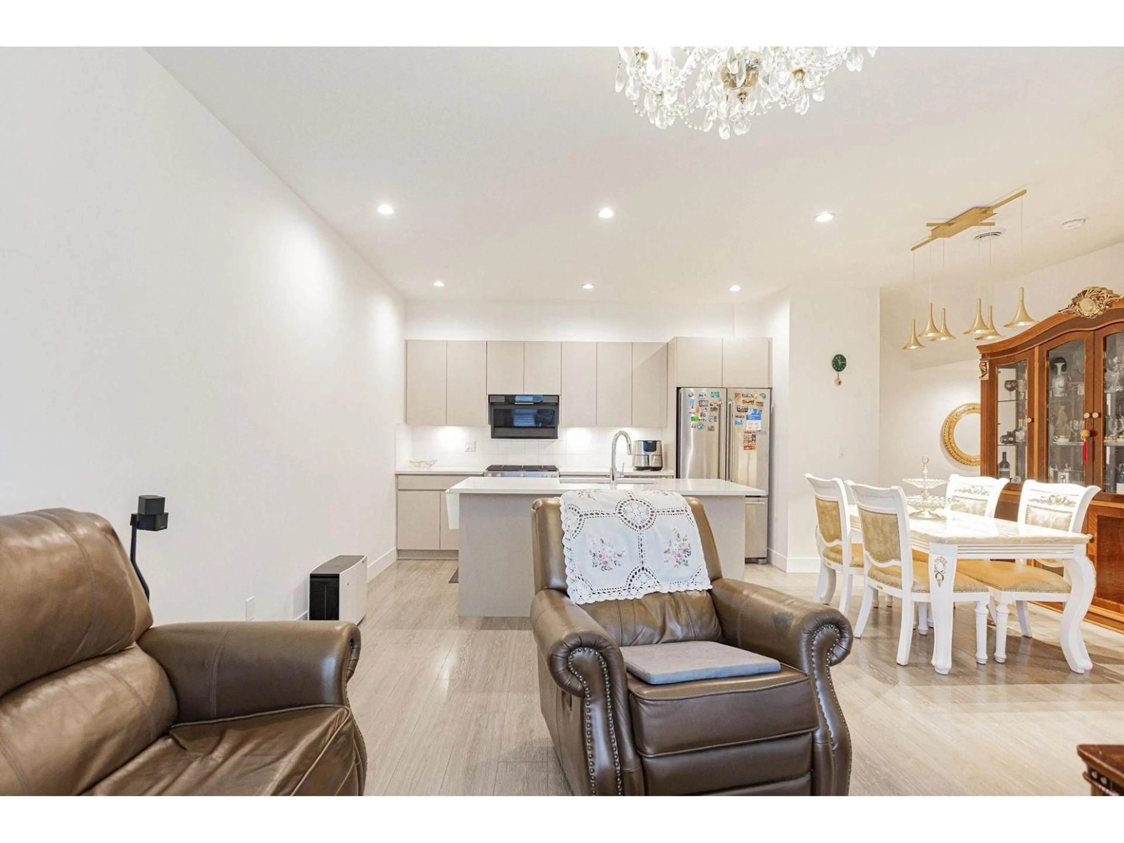 Open concept kitchen, unknown for 152 - 16433 19 AVENUE, Surrey British Columbia V3Z0Z1