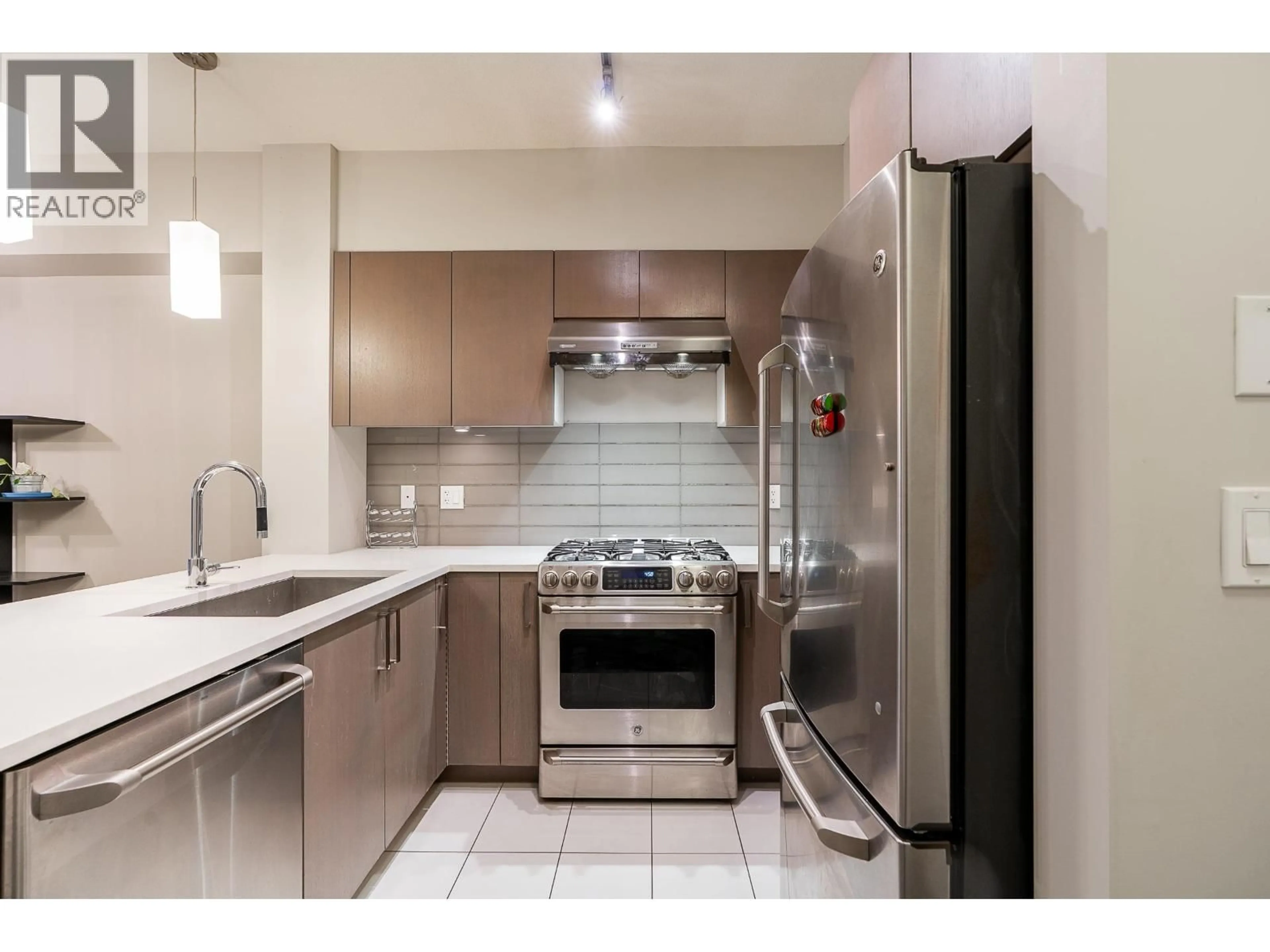 Standard kitchen, ceramic/tile floor for 703 - 10033 RIVER DRIVE, Richmond British Columbia V6X0L1