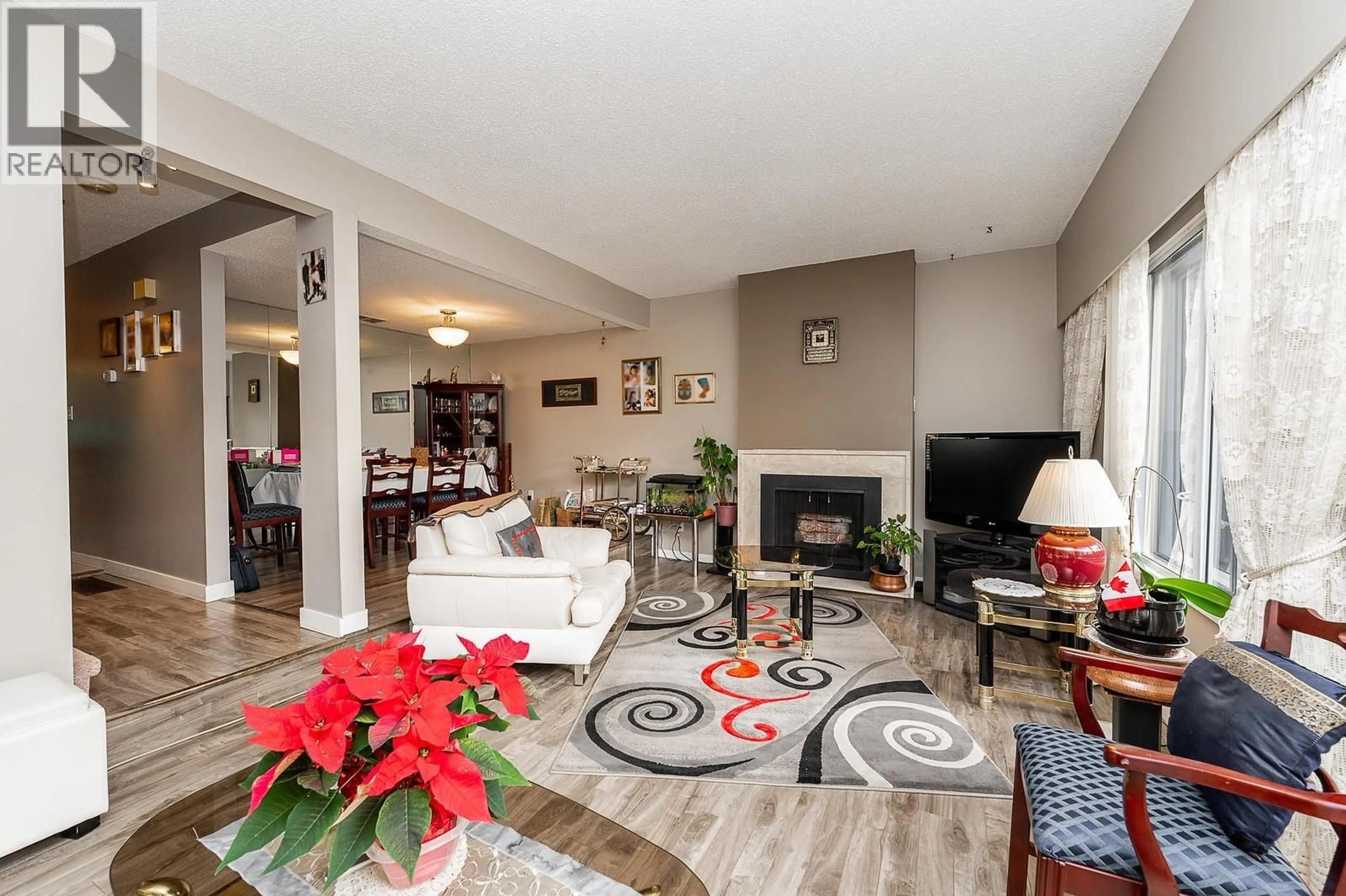 Living room with furniture, unknown for 1976 PURCELL WAY, North Vancouver British Columbia V7J3K3