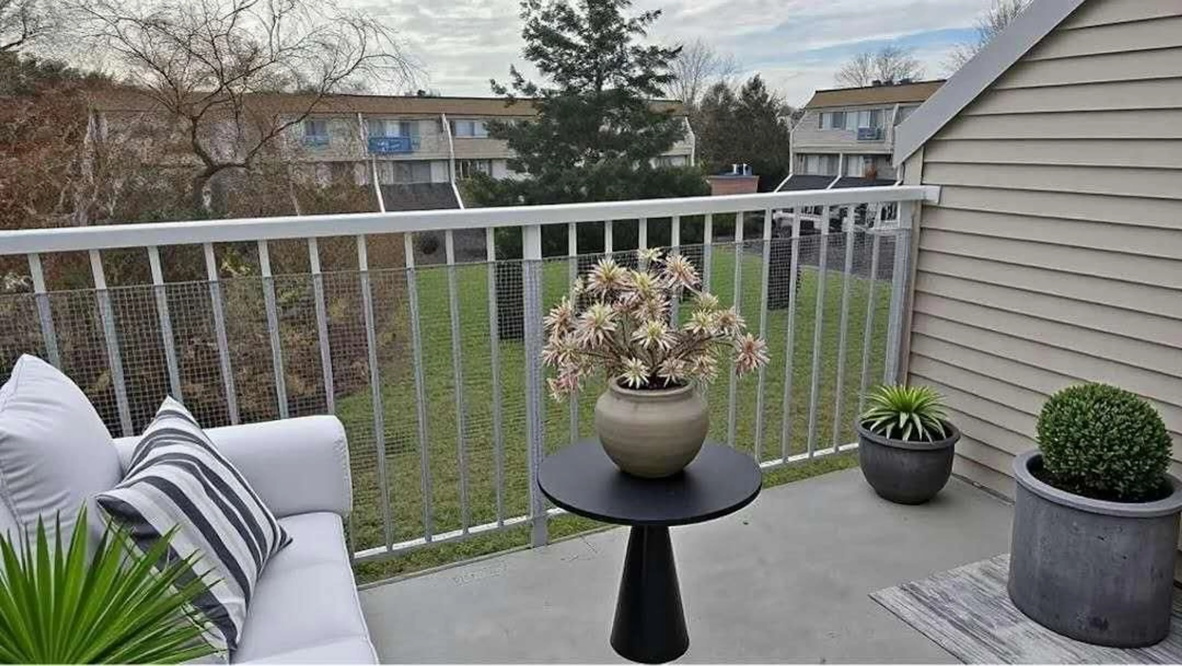 Patio, unknown for 44 - 17706 60 AVENUE, Surrey British Columbia V3S1V2