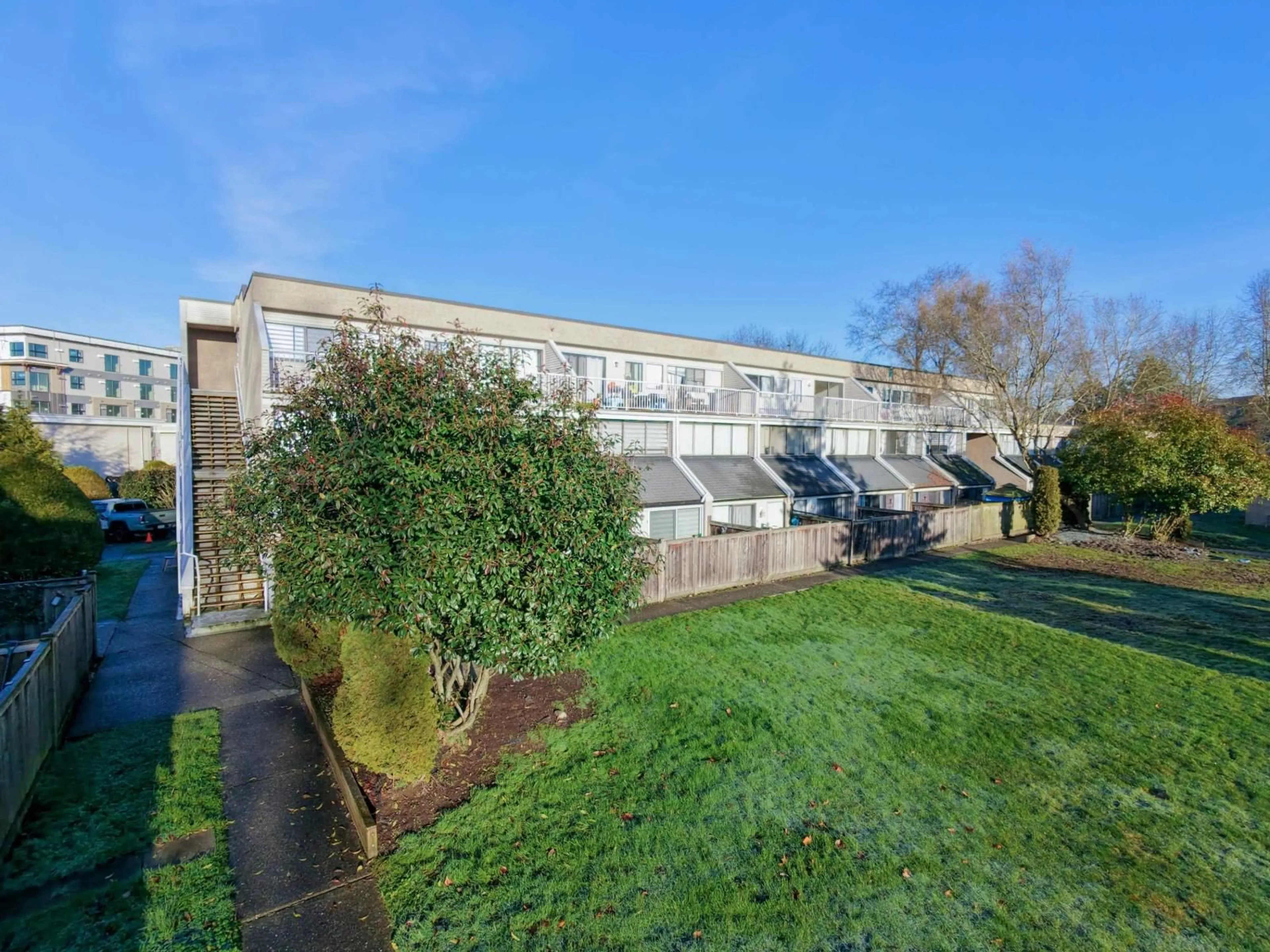 Patio, unknown for 44 - 17706 60 AVENUE, Surrey British Columbia V3S1V2