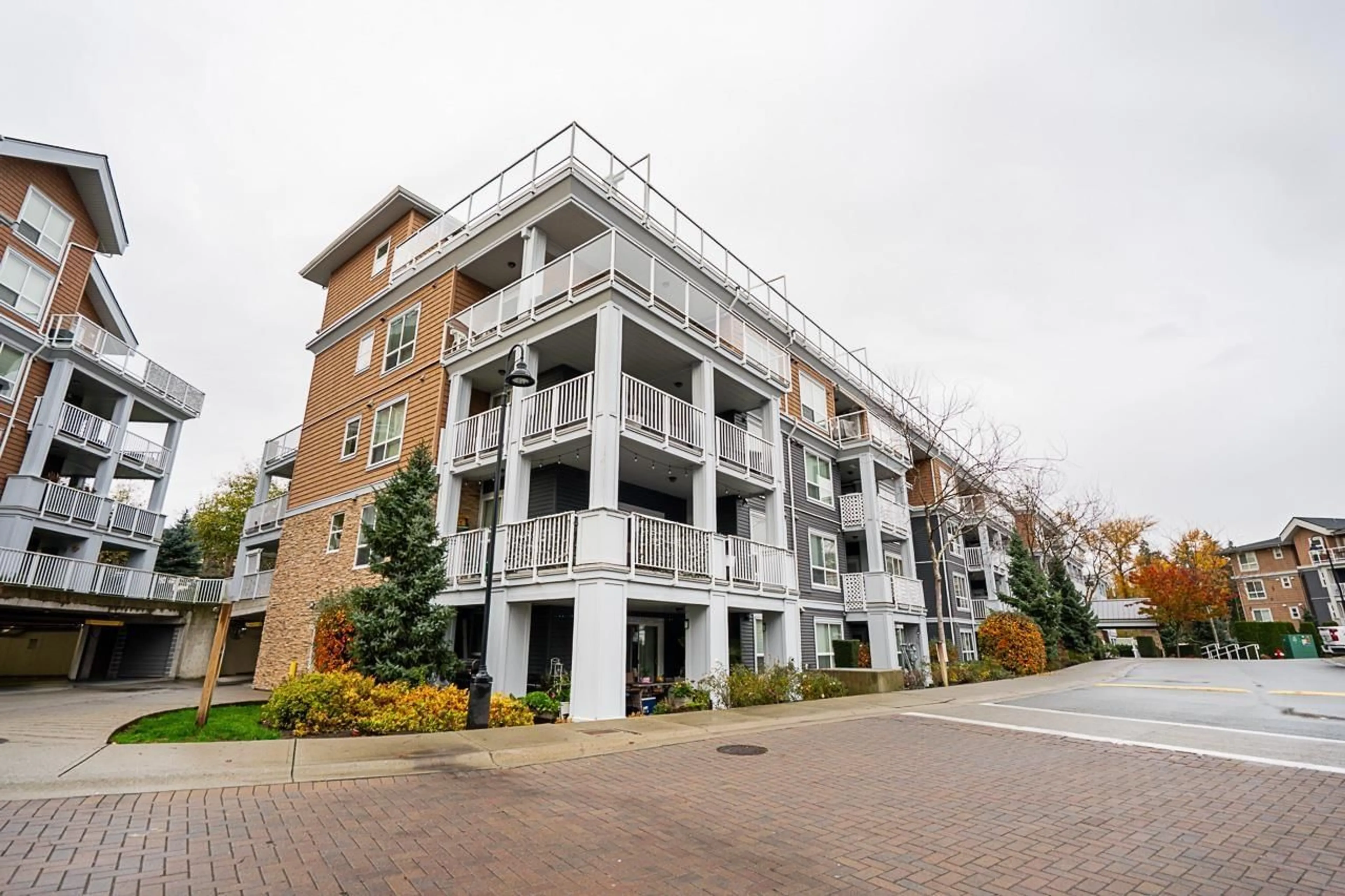 Patio, building for 101 - 6470 194 STREET, Surrey British Columbia V4N6J9