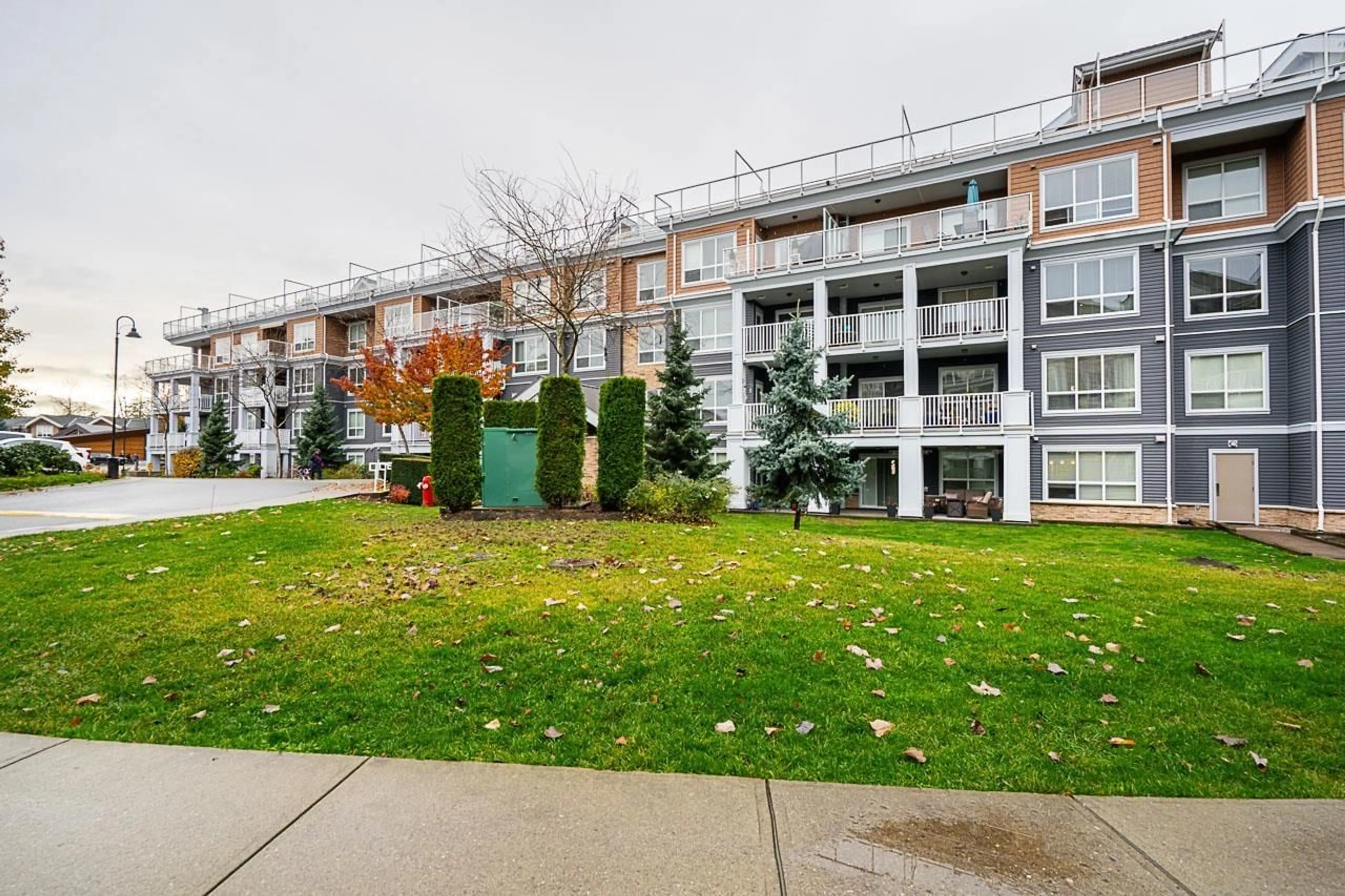 Patio, unknown for 101 - 6470 194 STREET, Surrey British Columbia V4N6J9