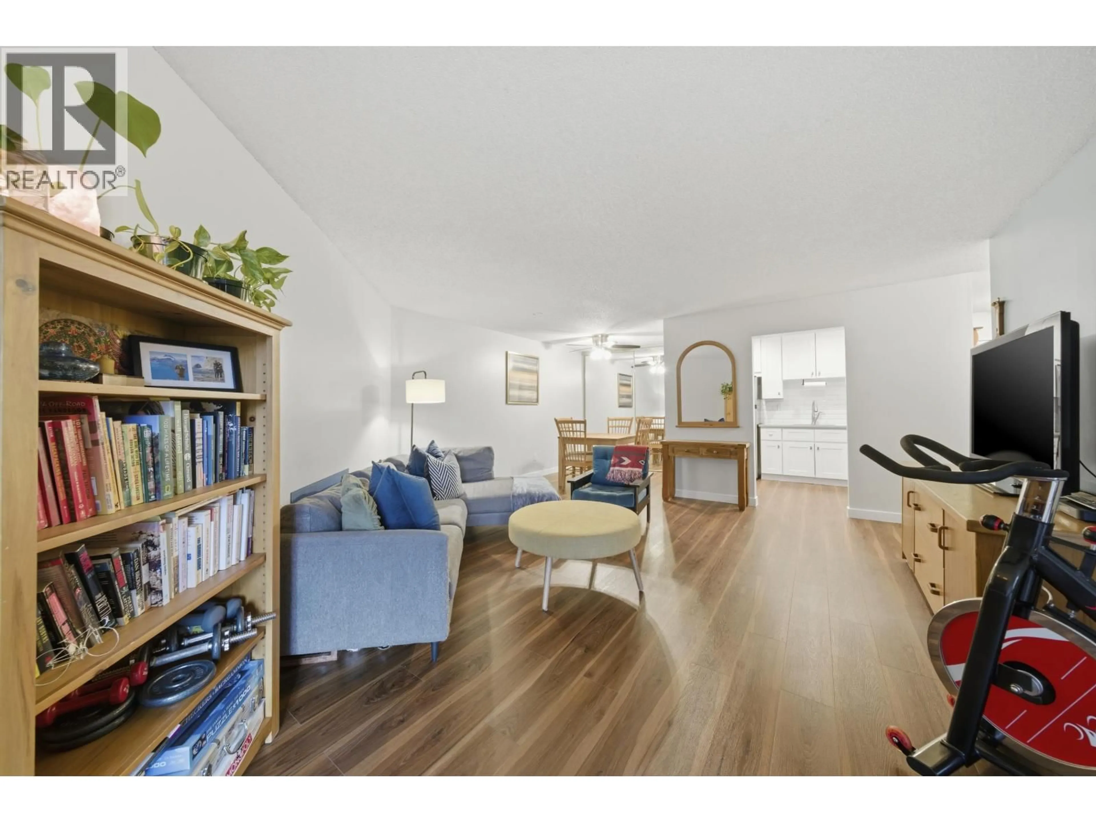 Living room with furniture, wood/laminate floor for 238 - 8500 ACKROYD ROAD, Richmond British Columbia V6X3H8