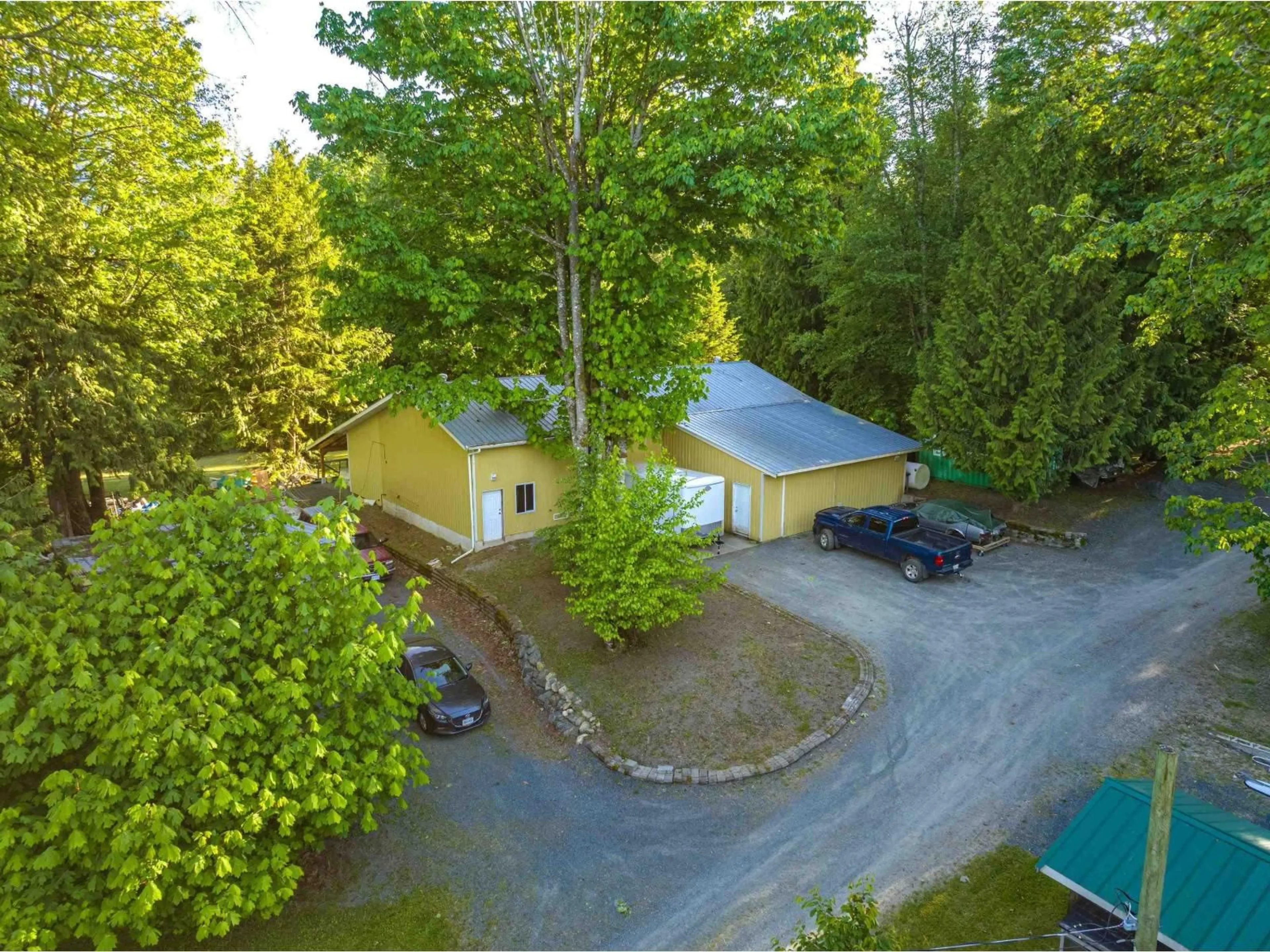 A pic from outside/outdoor area/front of a property/back of a property/a pic from drone, unknown for 47400 EXTROM ROAD, Chilliwack British Columbia V2R4T1