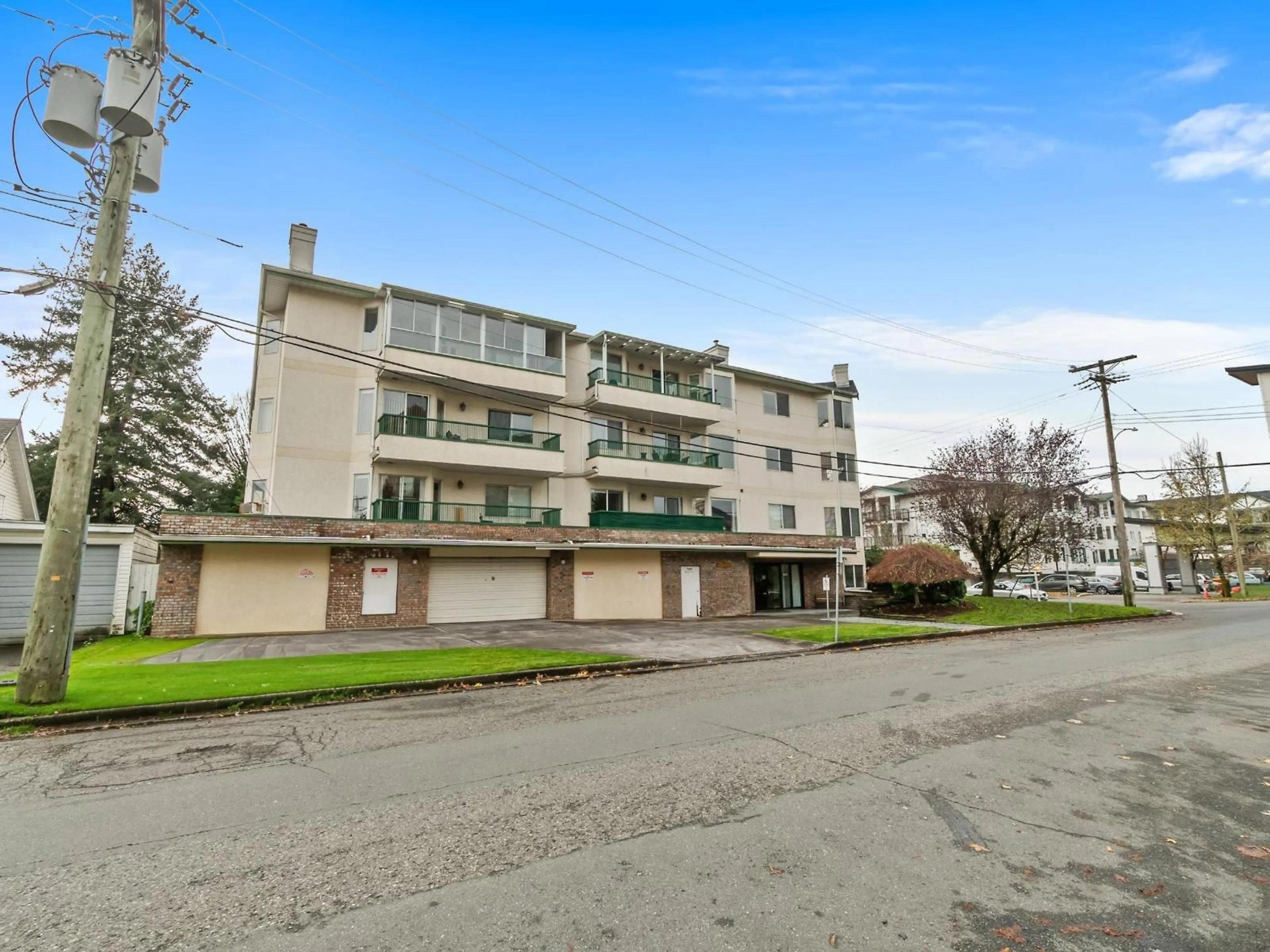 Patio, building for 201 - 45604 BRETT AVENUE, Chilliwack British Columbia V2P1N9