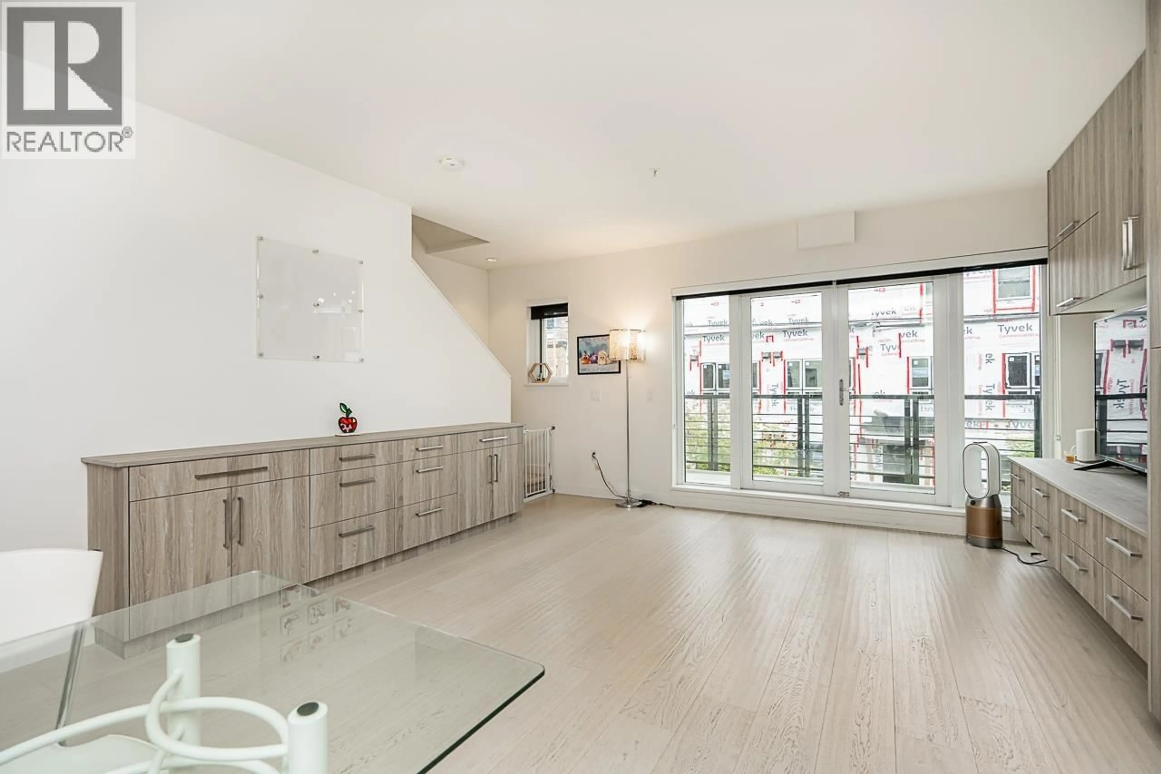 Unknown for 2 - 589 KING EDWARD AVENUE, Vancouver British Columbia V5Z2C4