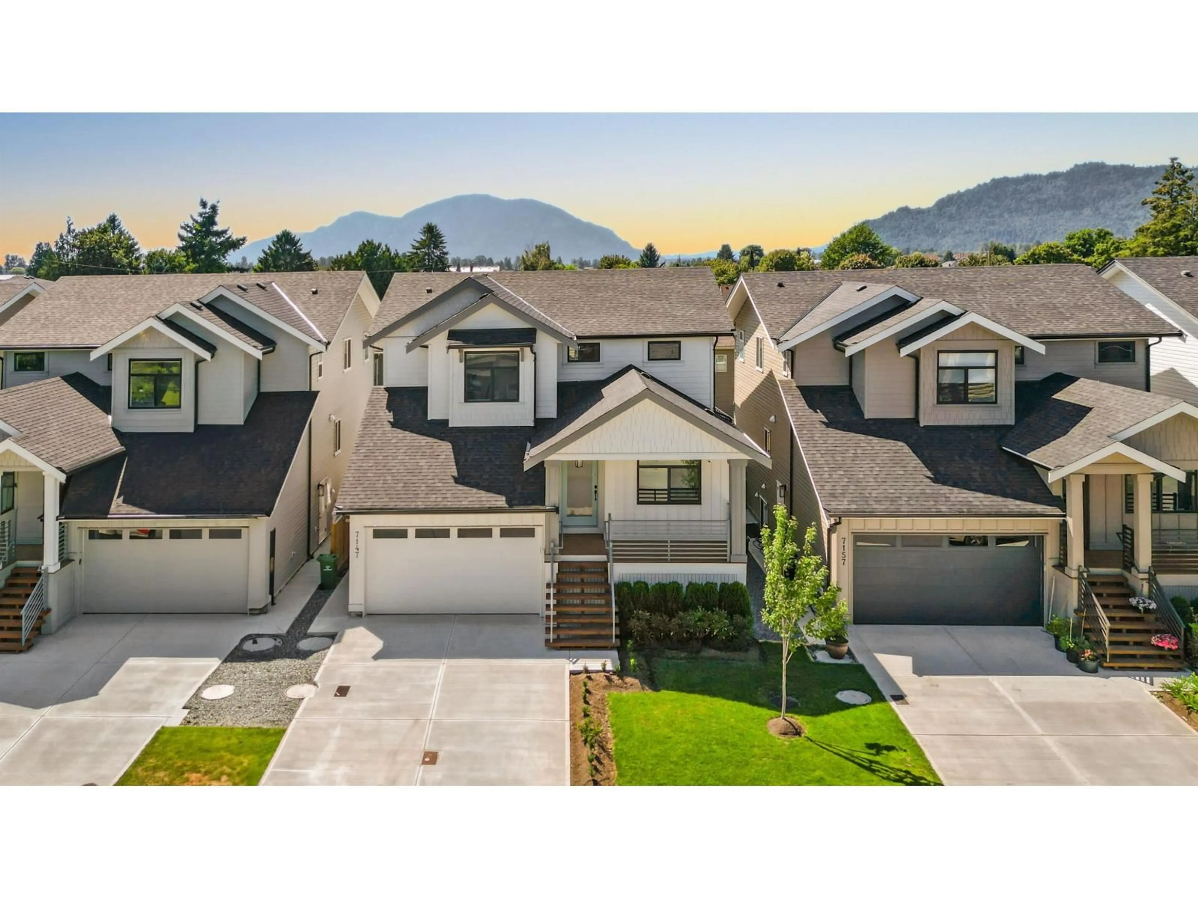 A pic from outside/outdoor area/front of a property/back of a property/a pic from drone, mountain view for 7147 ELWOOD DRIVE, Chilliwack British Columbia V2R1G8