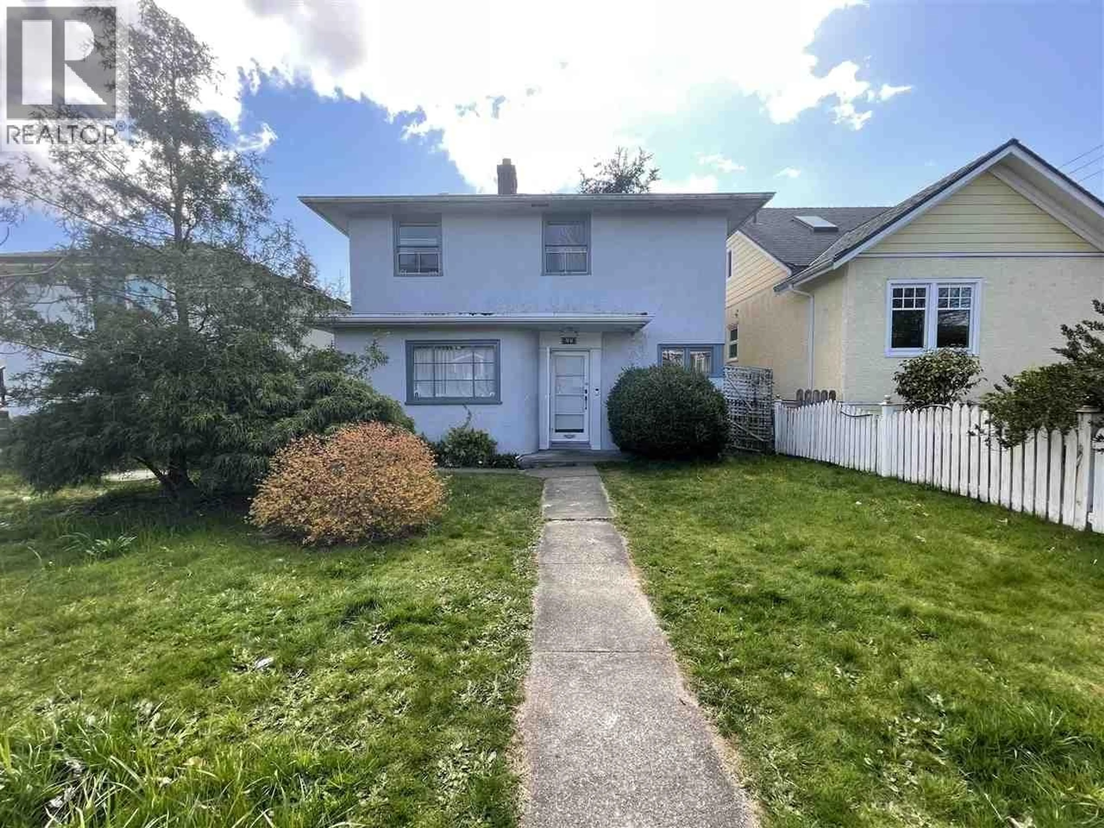 Home with vinyl exterior material, street for 88 48TH AVENUE, Vancouver British Columbia V5Y2Y4