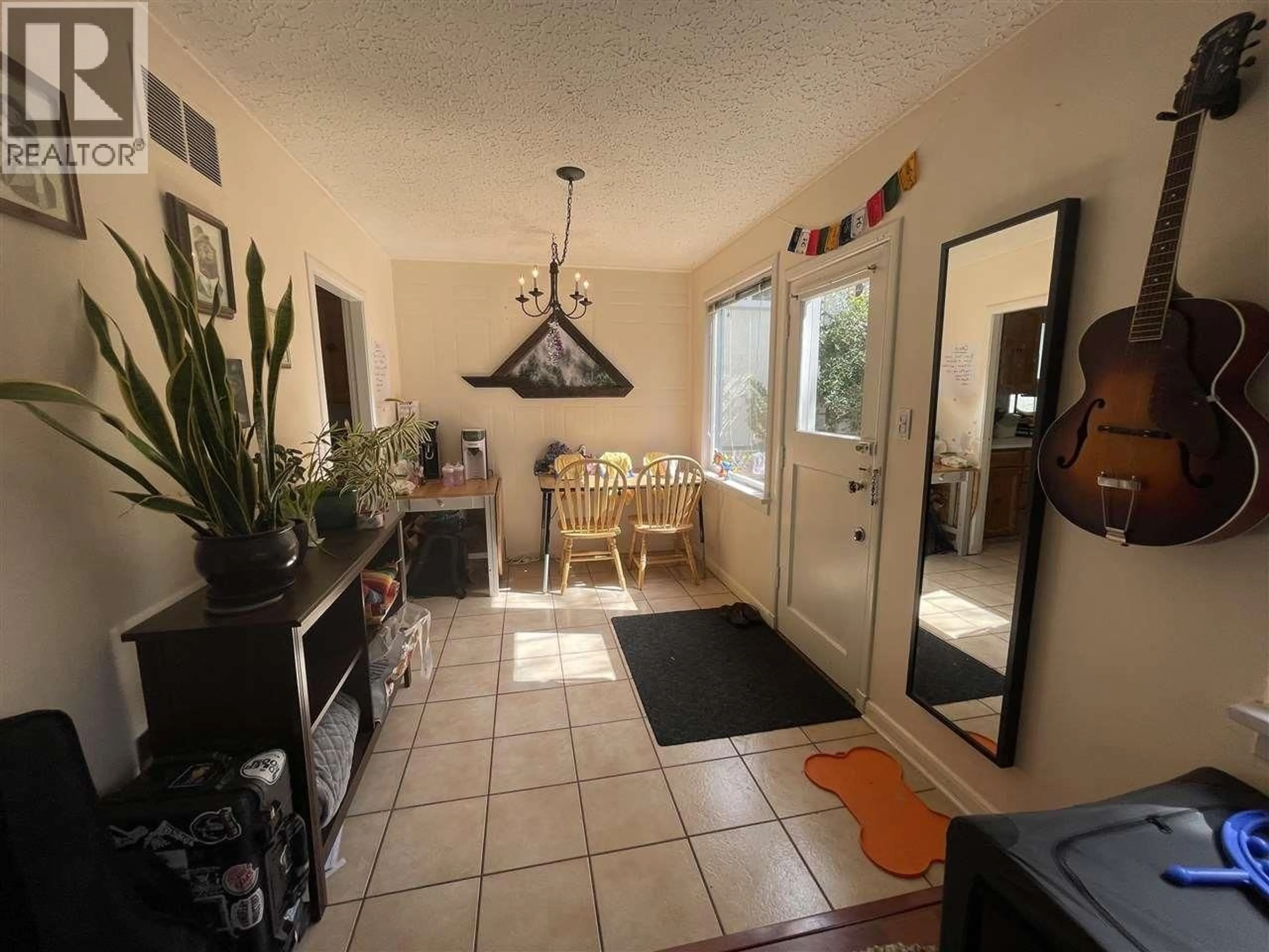 Indoor entryway for 88 48TH AVENUE, Vancouver British Columbia V5Y2Y4