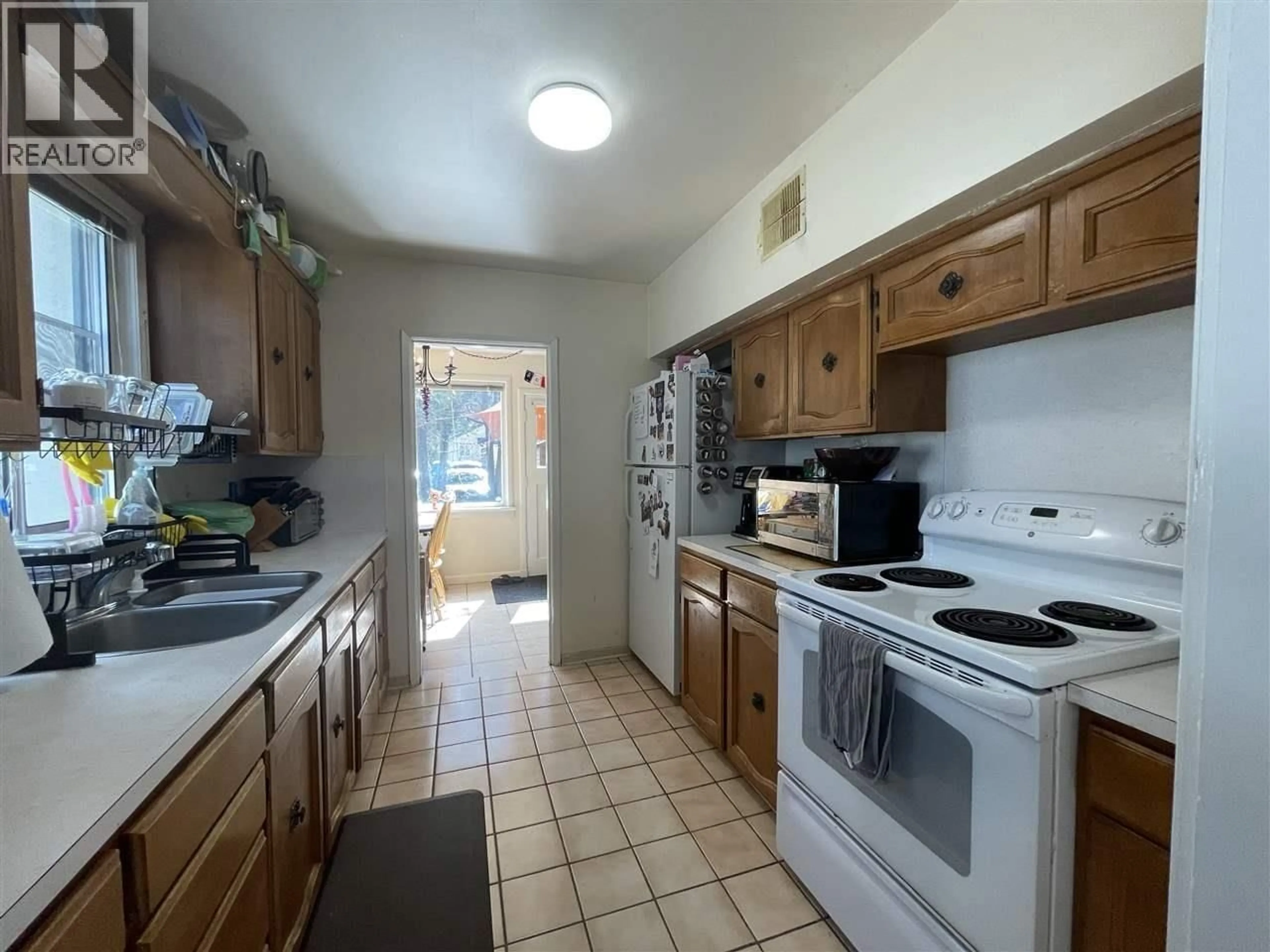Standard kitchen, unknown for 88 48TH AVENUE, Vancouver British Columbia V5Y2Y4