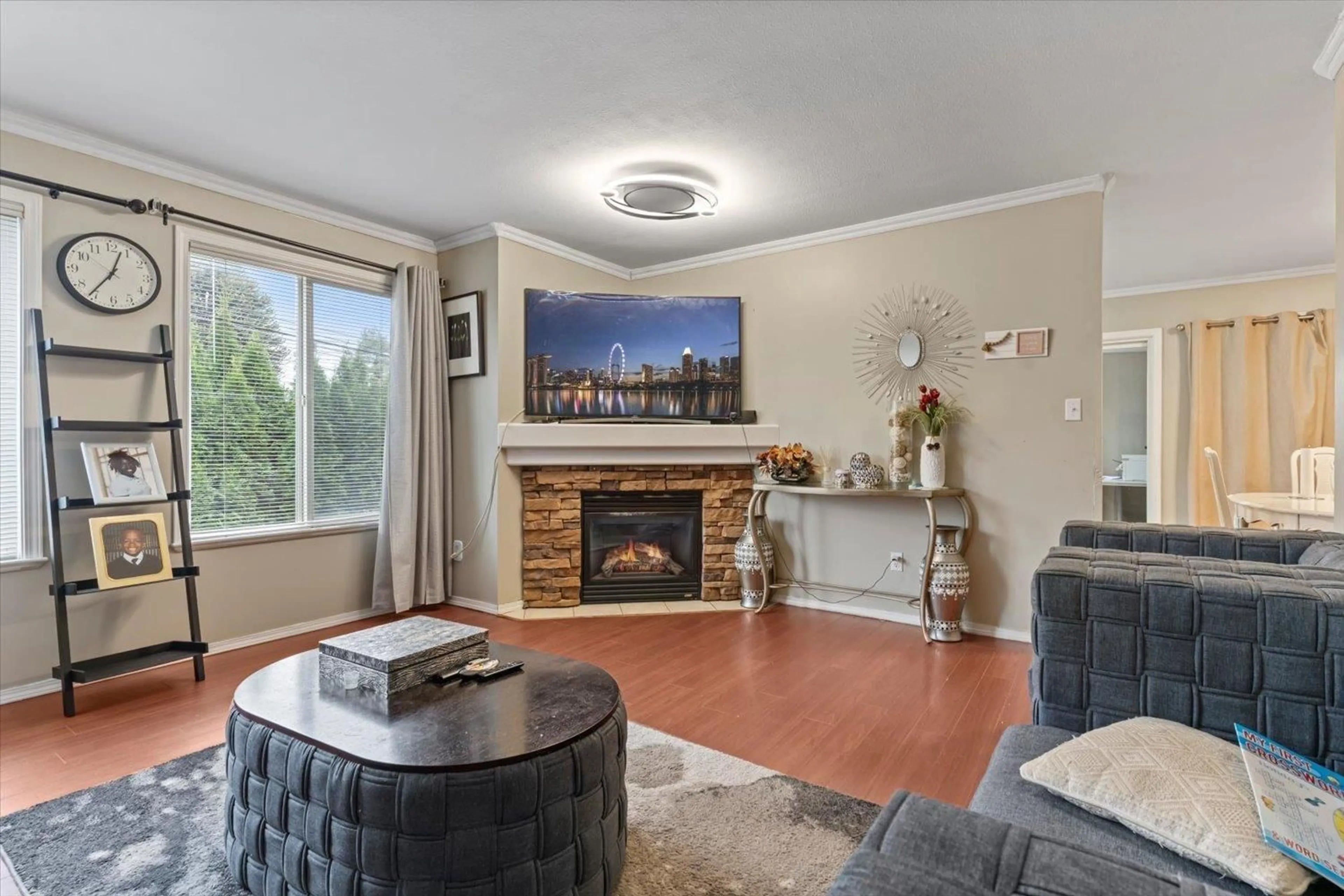 Living room with furniture, wood/laminate floor for B - 9570 HAZEL STREET, Chilliwack British Columbia V2P5N9