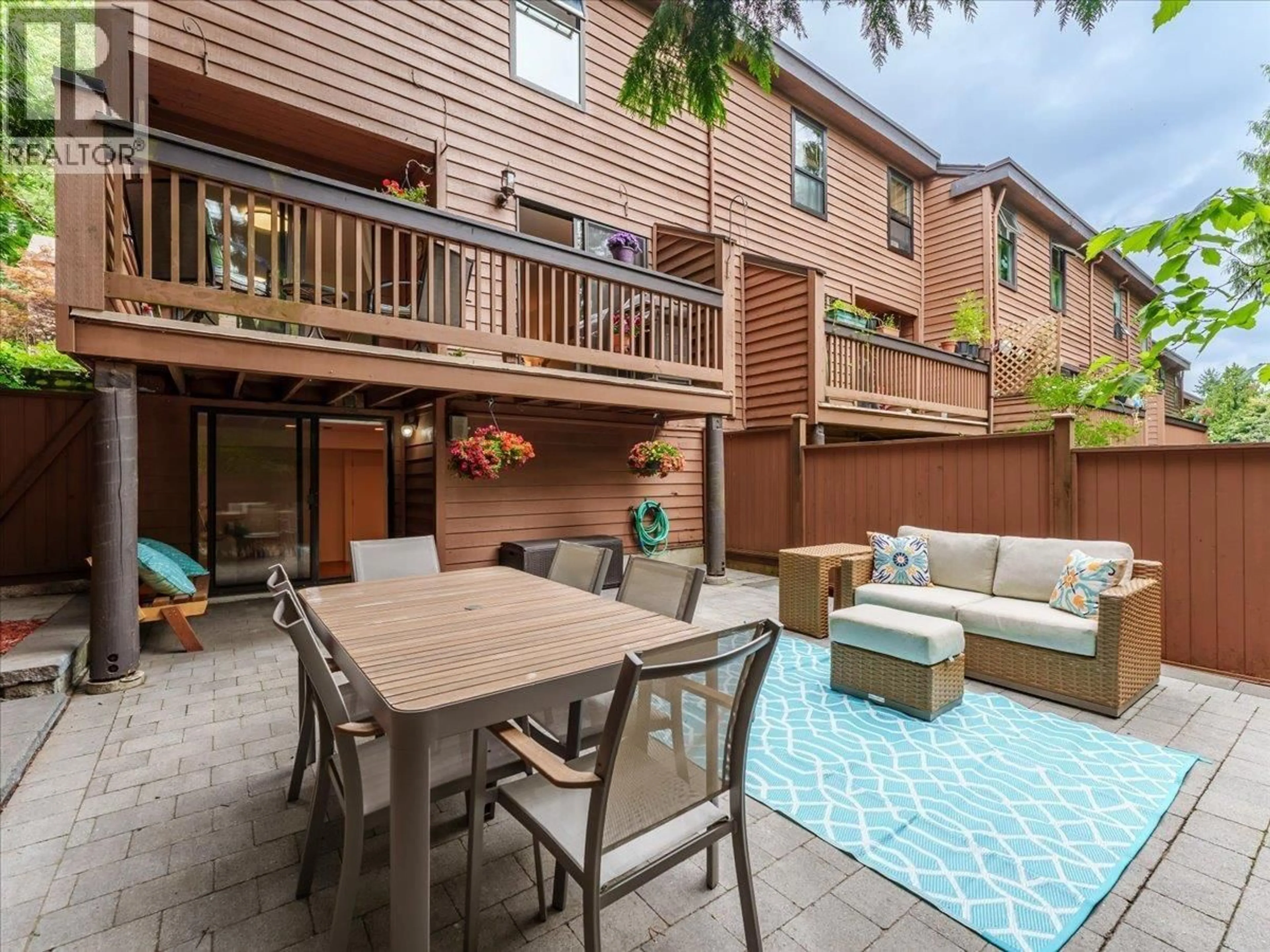 Patio, street for 402 CARDIFF WAY, Port Moody British Columbia V3H3T1