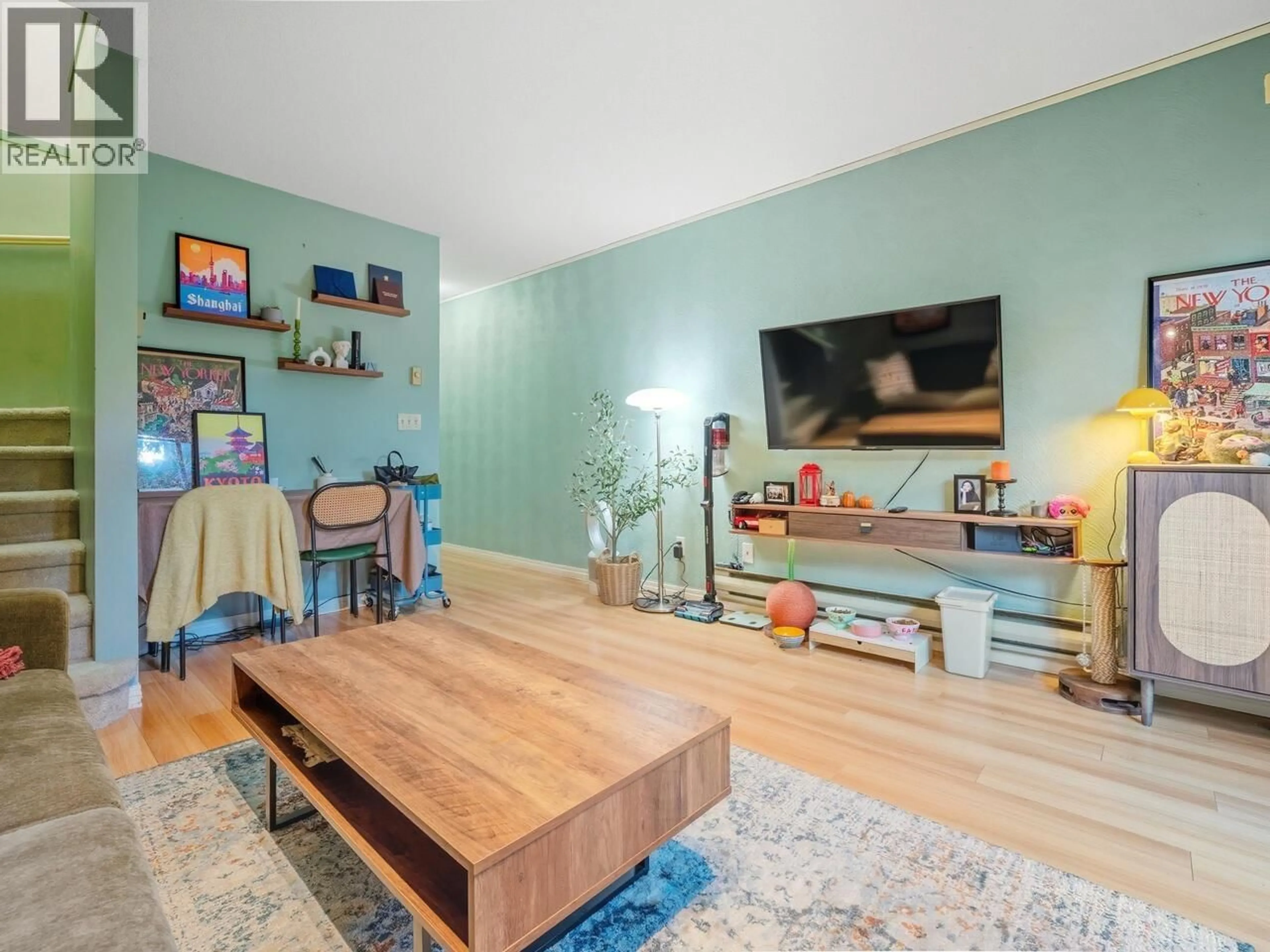 Living room with furniture, wood/laminate floor for 5 - 7184 STRIDE AVENUE, Burnaby British Columbia V3N1T7