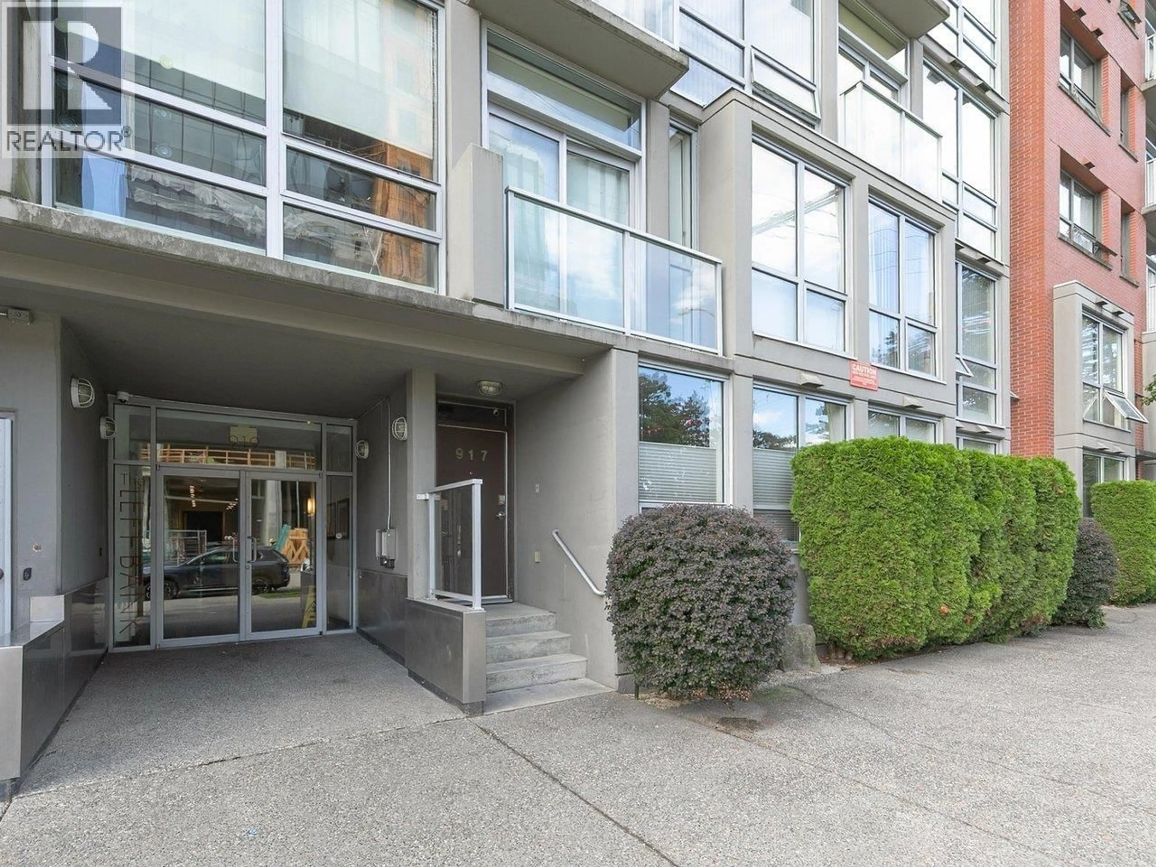 Indoor foyer for 306 - 919 STATION STREET, Vancouver British Columbia V6A4L9