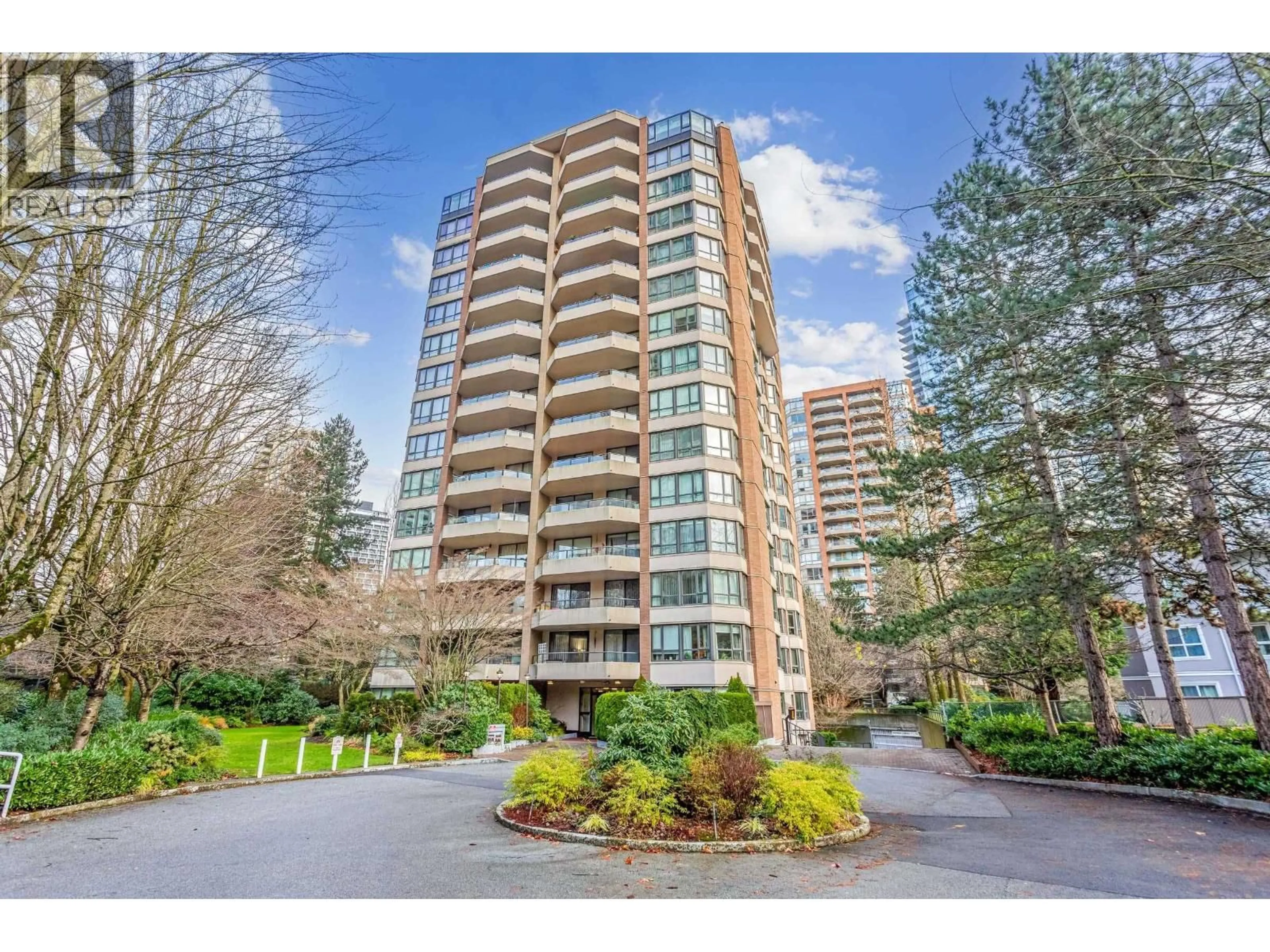 Indoor foyer for 1603 - 6152 KATHLEEN AVENUE, Burnaby British Columbia V5H4K8