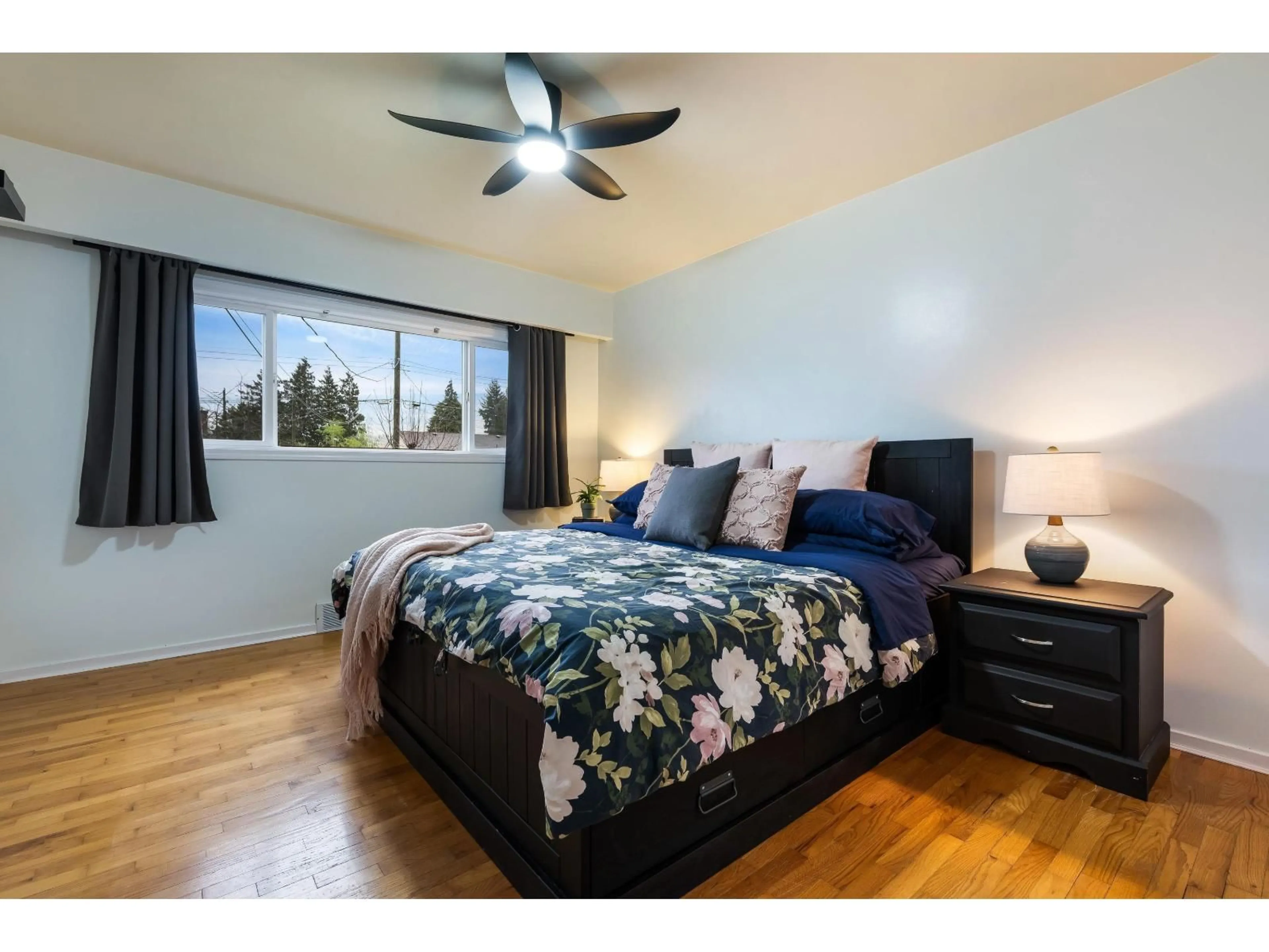Bedroom with bed, wood/laminate floor for 9776 HEATHER STREET, Chilliwack British Columbia V2P5M6