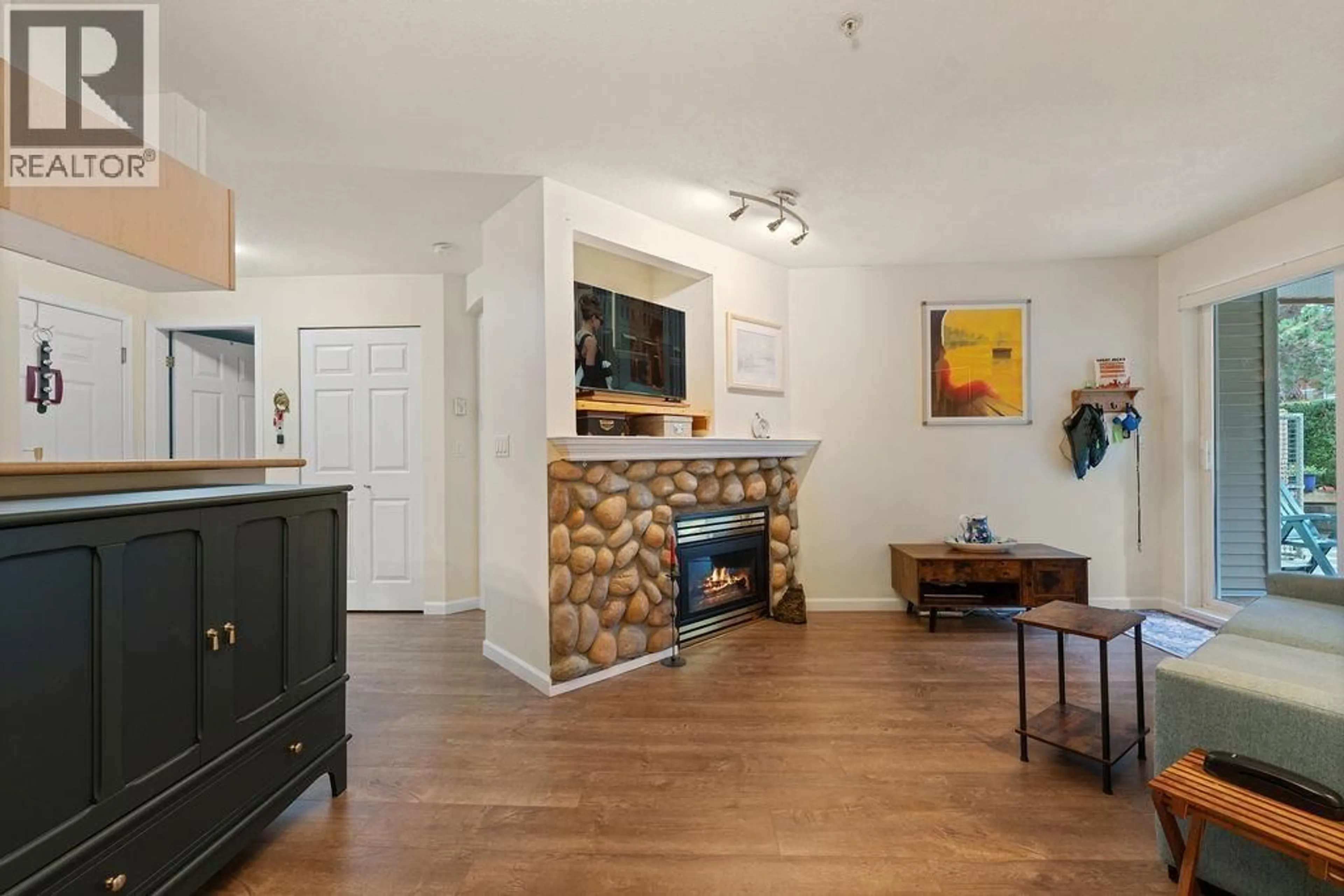 Living room with furniture, wood/laminate floor for 132 - 5600 ANDREWS ROAD, Richmond British Columbia V7E6N1