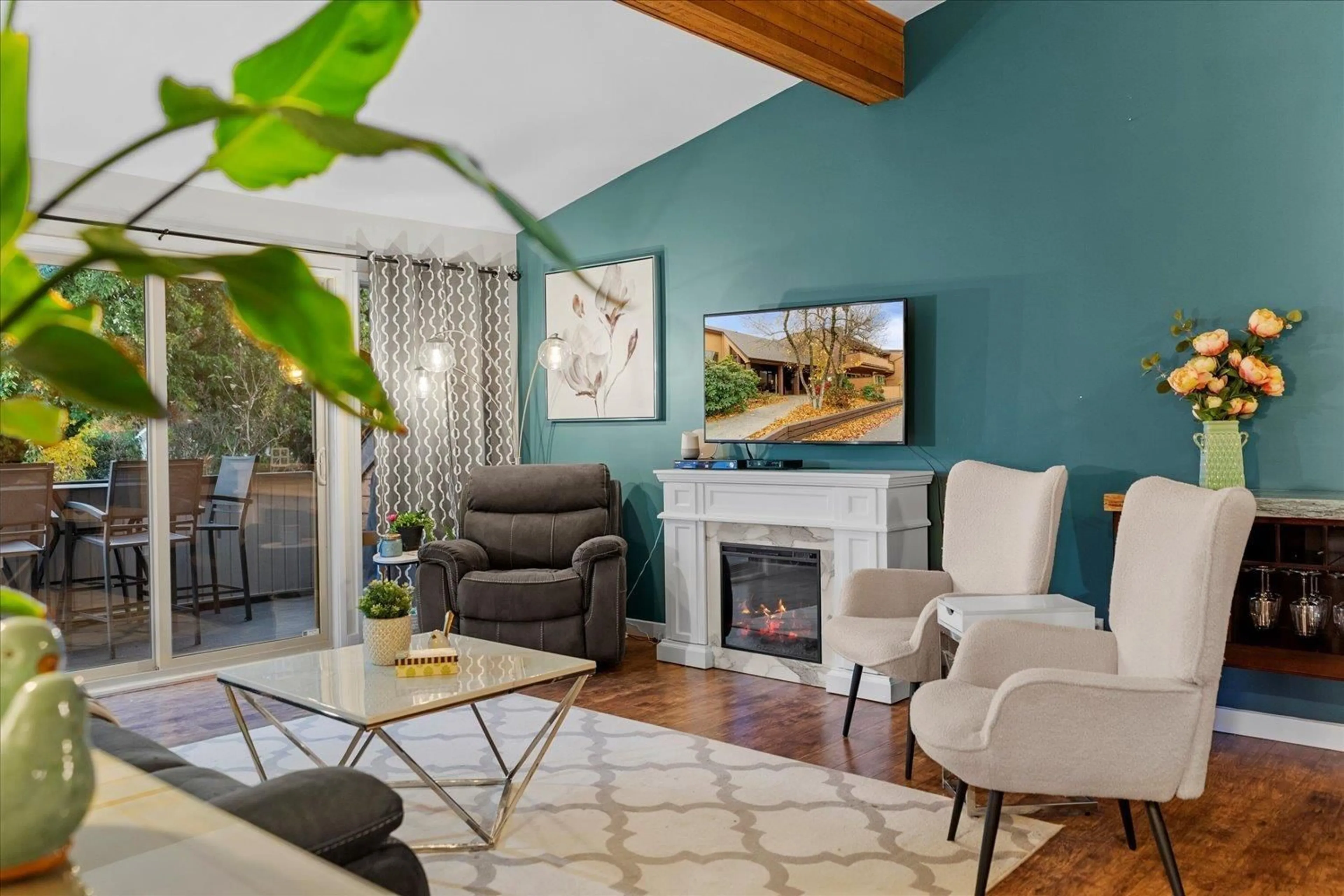 Living room with furniture, unknown for 209 - 46210 CHILLIWACK CENTRAL ROAD, Chilliwack British Columbia V2P1J8