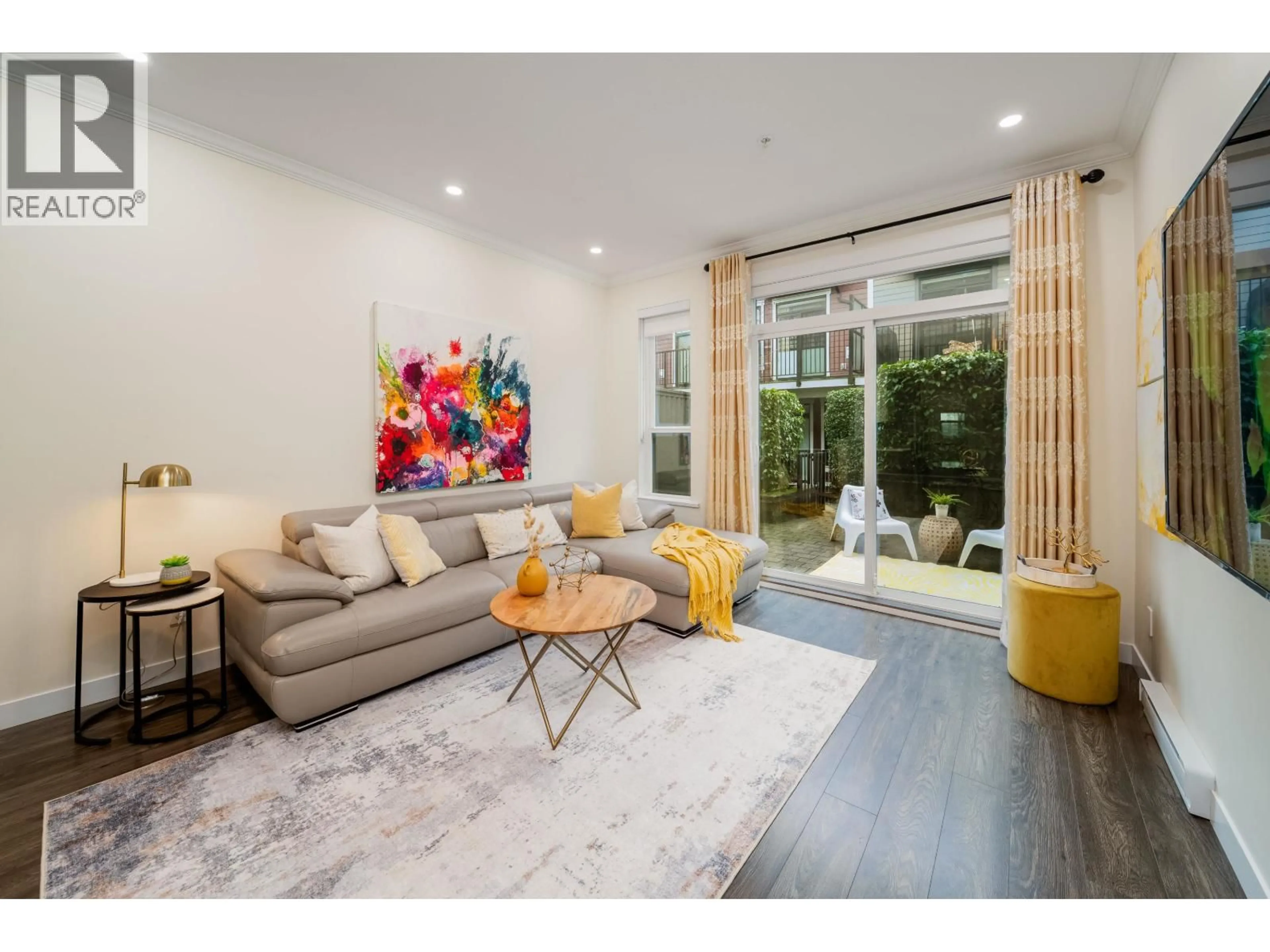 Living room with furniture, unknown for 17 - 7039 MACPHERSON AVENUE, Burnaby British Columbia V5J4N4