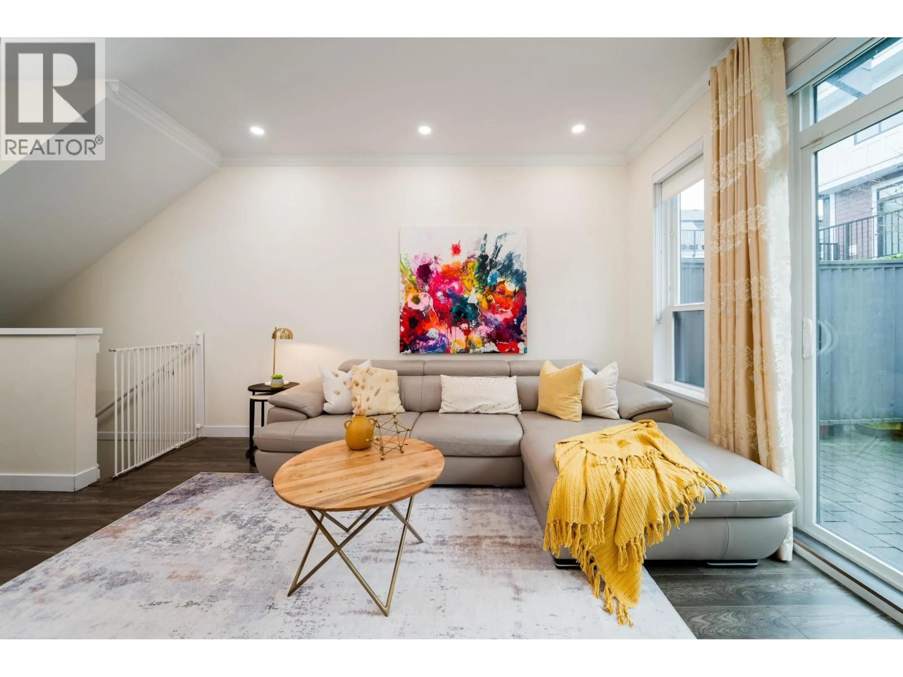 Living room with furniture, unknown for 17 - 7039 MACPHERSON AVENUE, Burnaby British Columbia V5J4N4