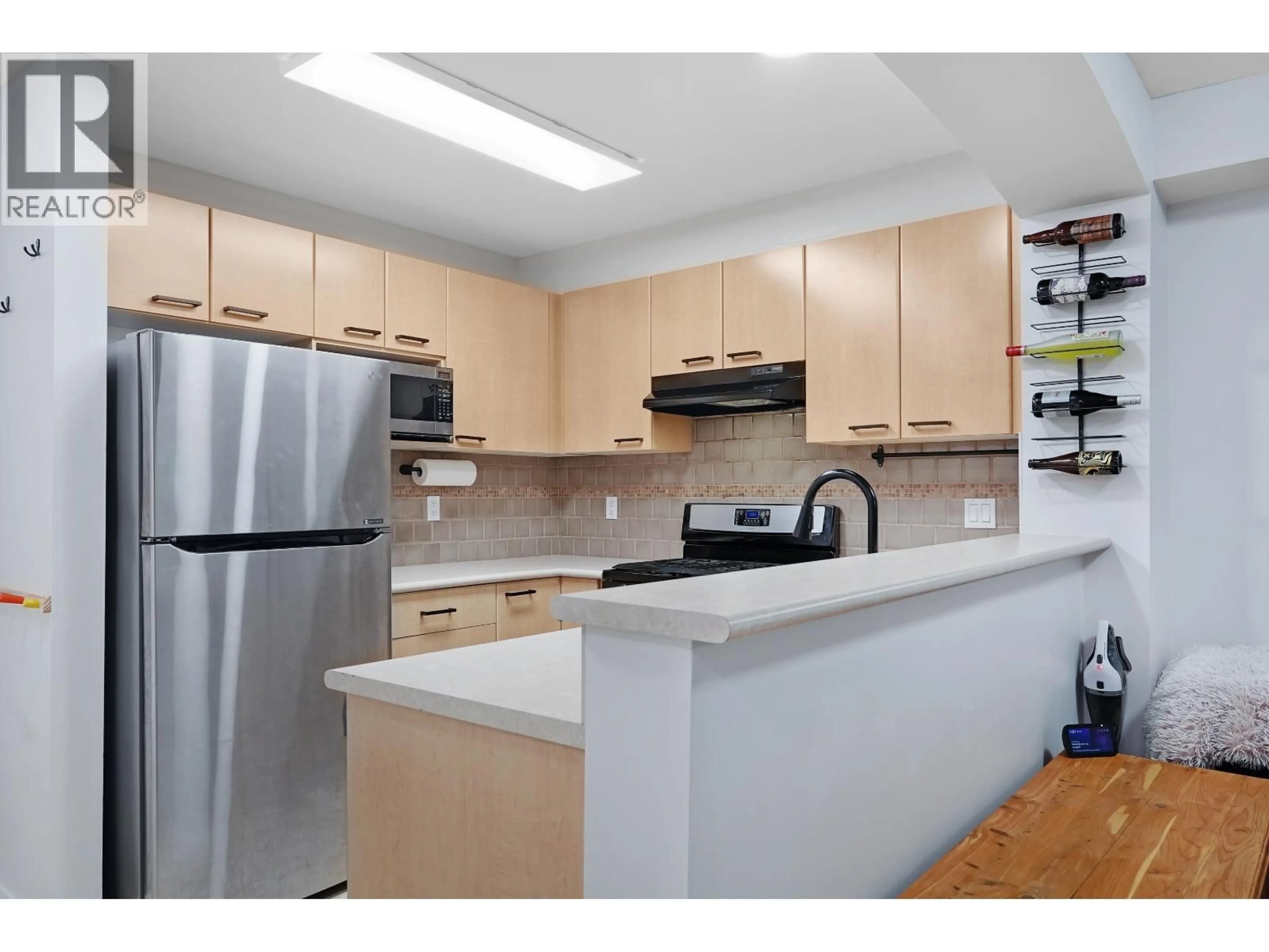 Standard kitchen, unknown for 106 - 2968 SILVER SPRINGS BOULEVARD, Coquitlam British Columbia V3E3S2