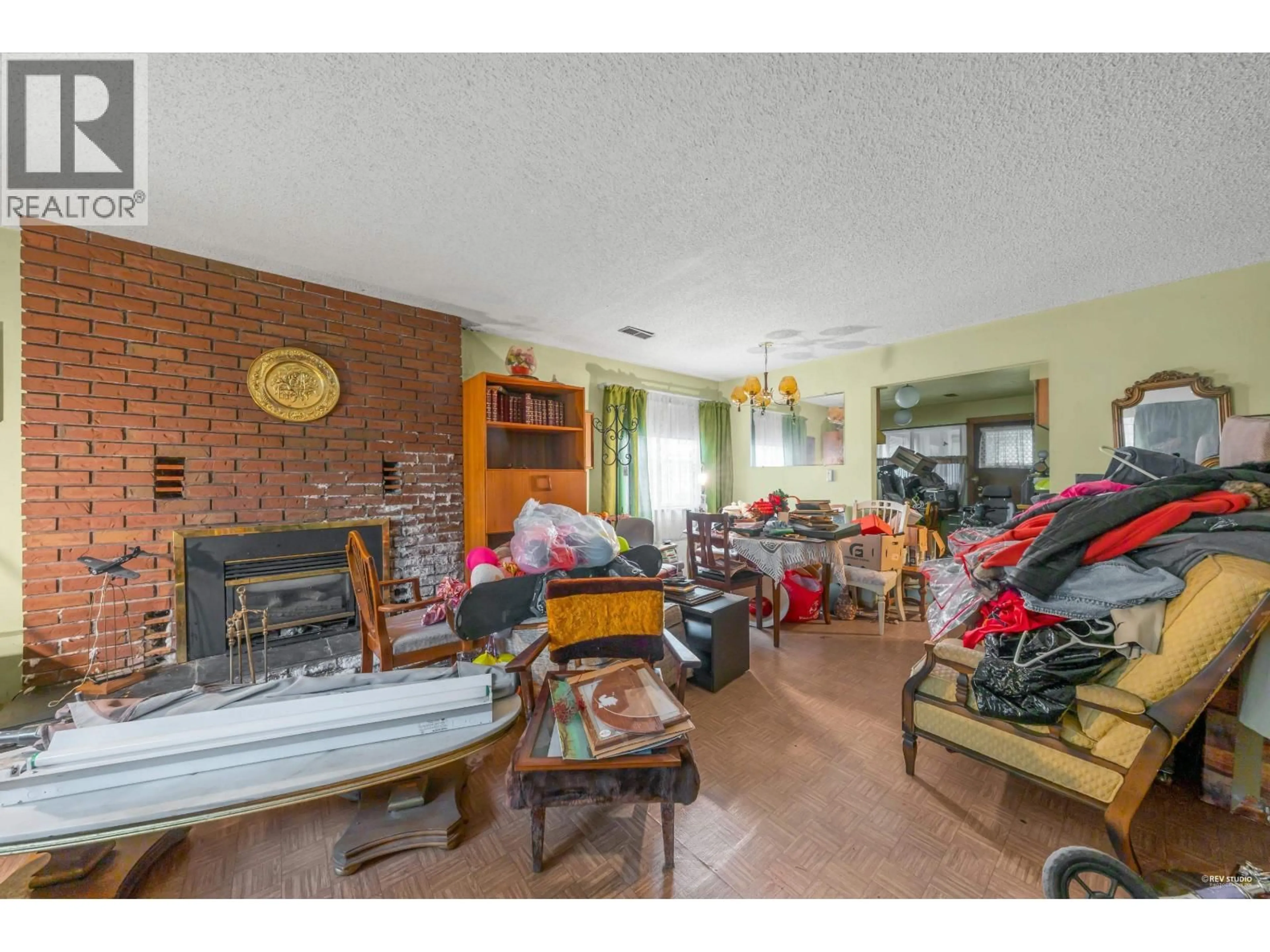 Living room with furniture, unknown for 3550 BOUNDARY ROAD, Burnaby British Columbia V5M4A6