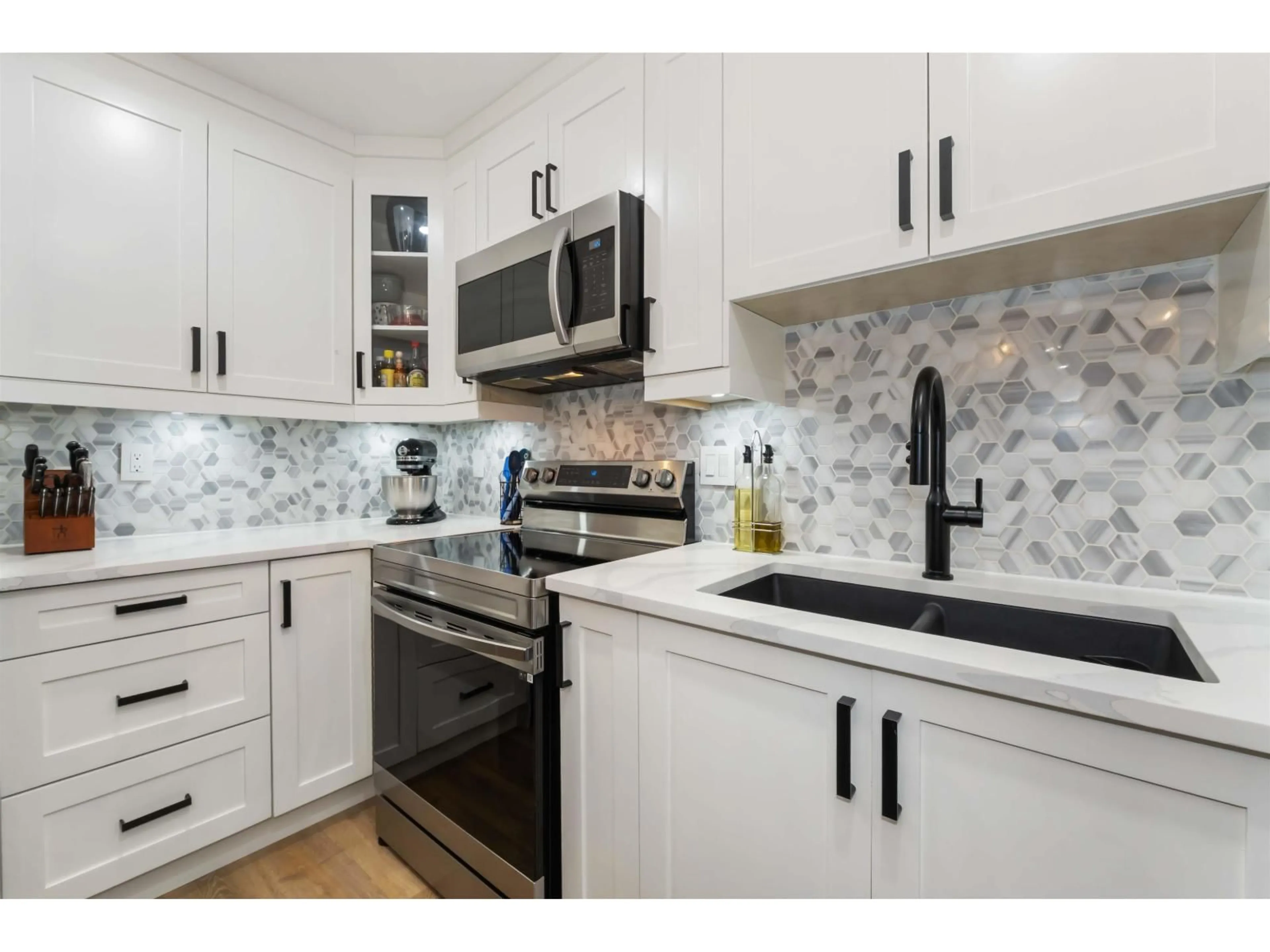 Open concept kitchen, ceramic/tile floor for 108 - 5759 GLOVER ROAD, Langley British Columbia V3A8M8