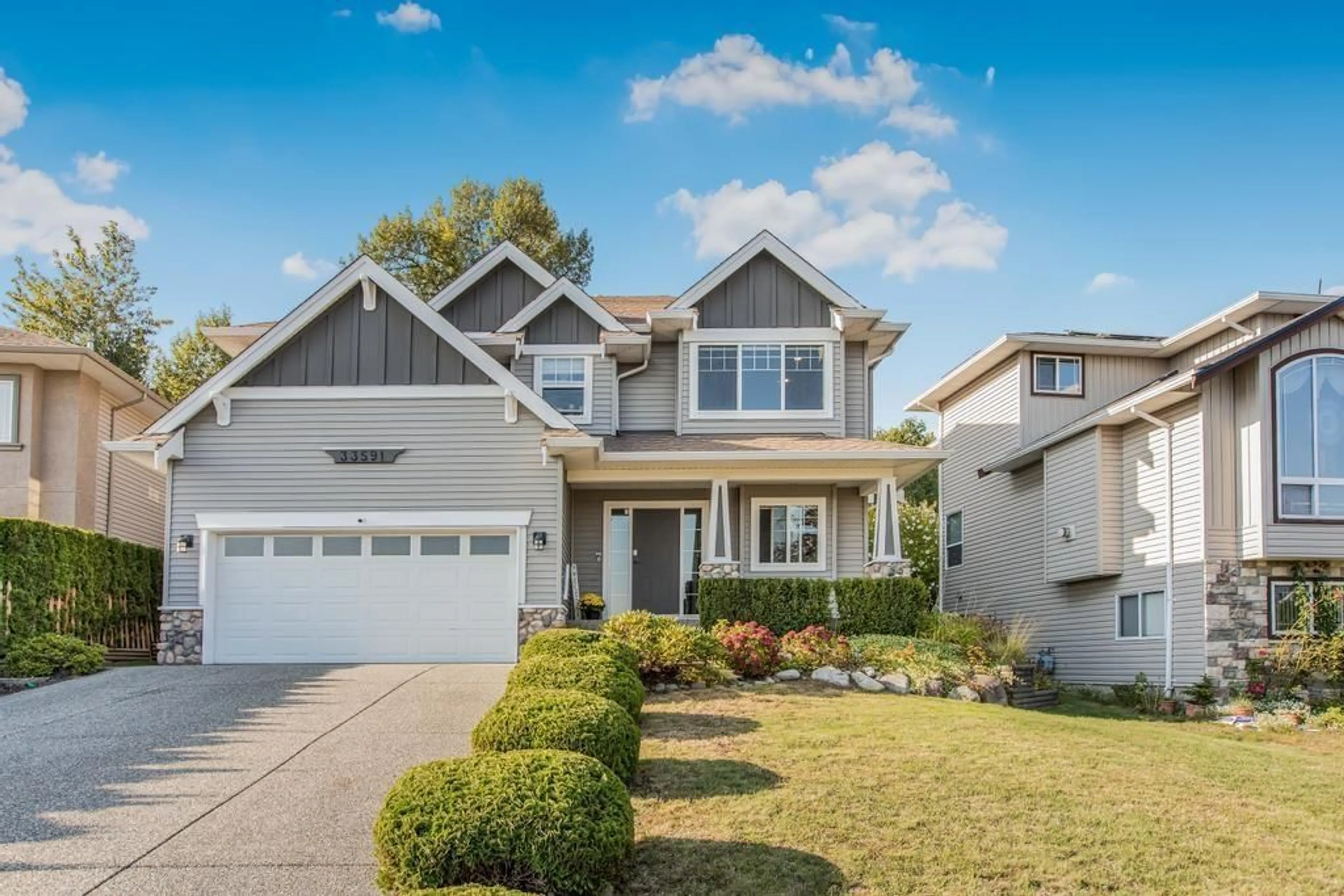 Home with vinyl exterior material, street for 33591 12 AVENUE, Mission British Columbia V2V7B4