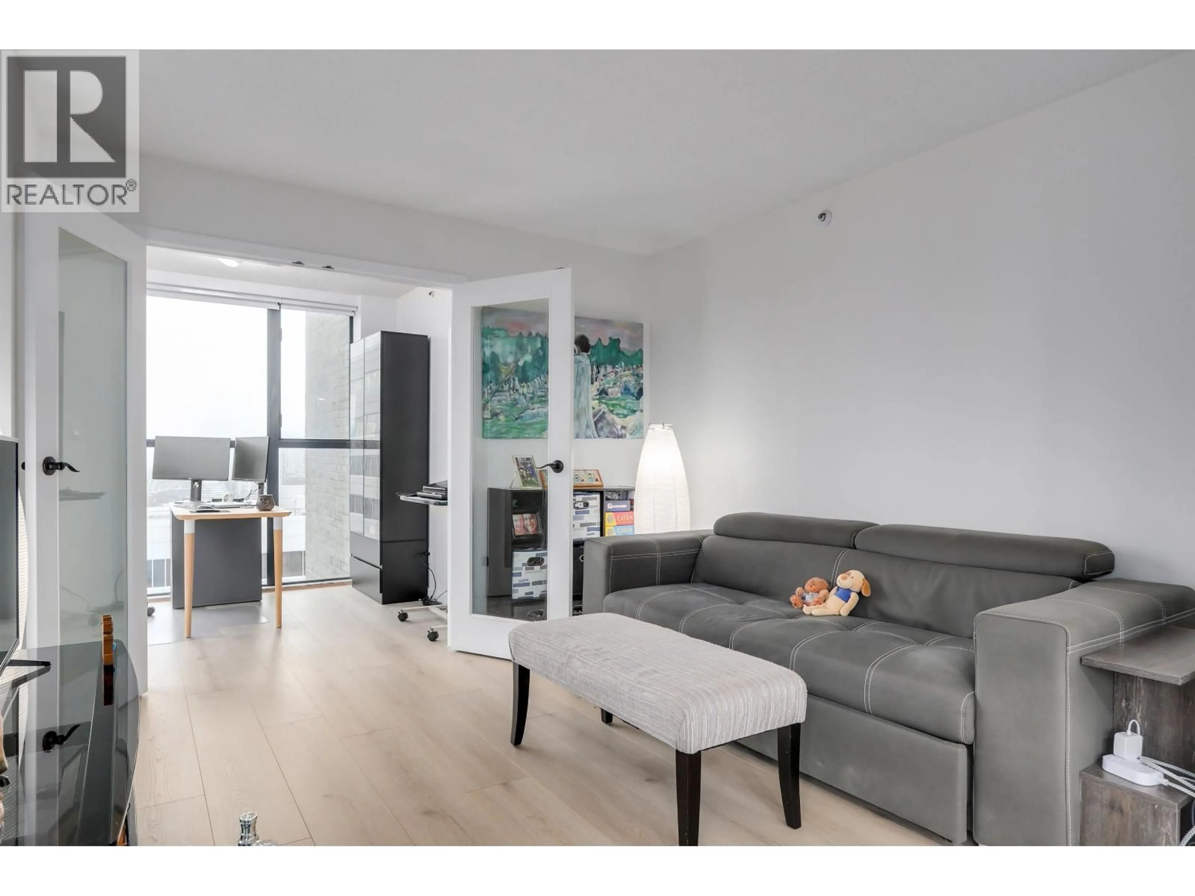 Living room with furniture, wood/laminate floor for 810 - 1268 BROADWAY, Vancouver British Columbia V6H1G6