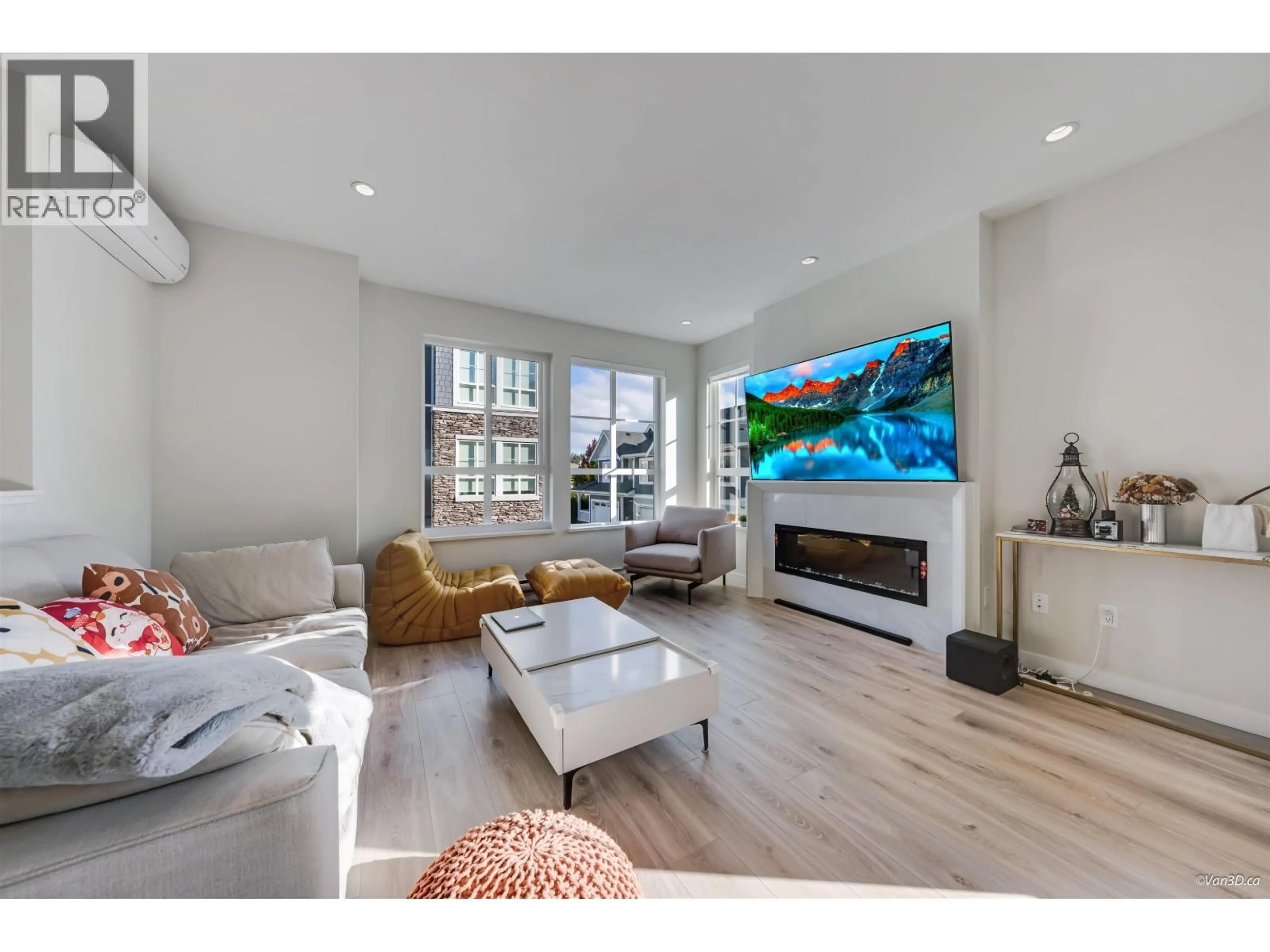 Living room with furniture, unknown for 16 - 5311 ADMIRAL WAY, Delta British Columbia V4K0E2