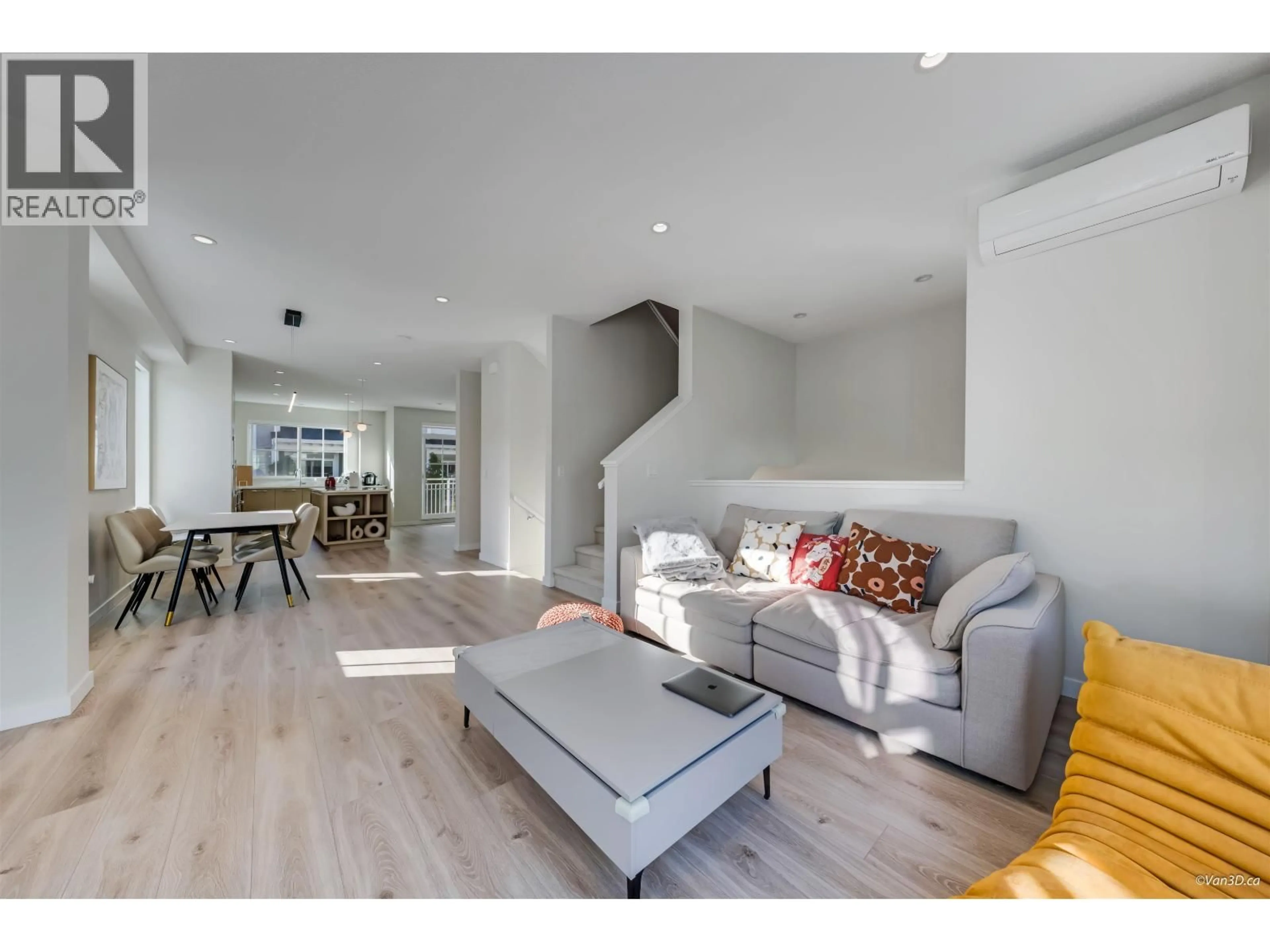 Living room with furniture, unknown for 16 - 5311 ADMIRAL WAY, Delta British Columbia V4K0E2