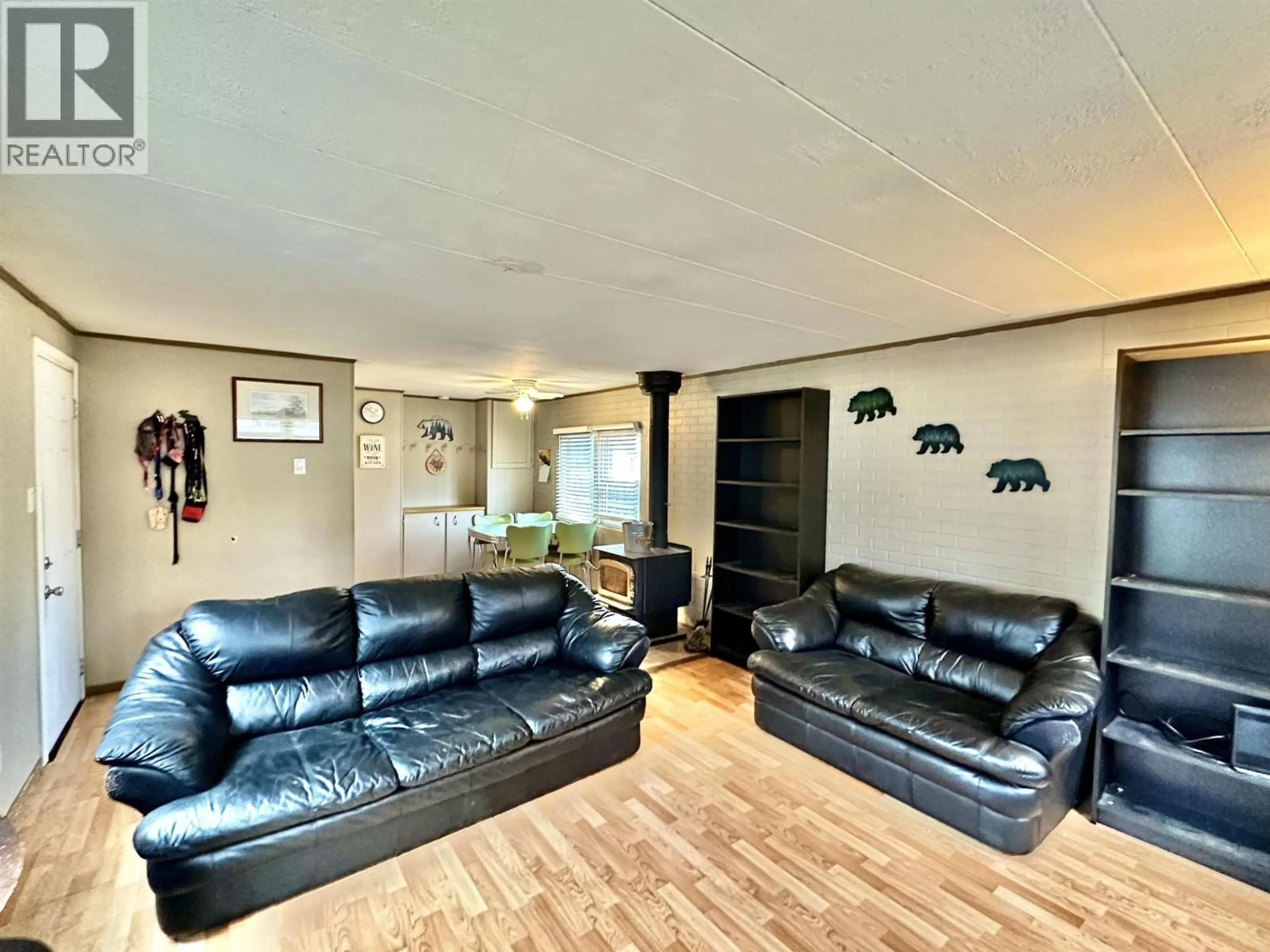 Living room with furniture, unknown for 1089 14TH AVENUE, Valemount British Columbia V0E2Z0