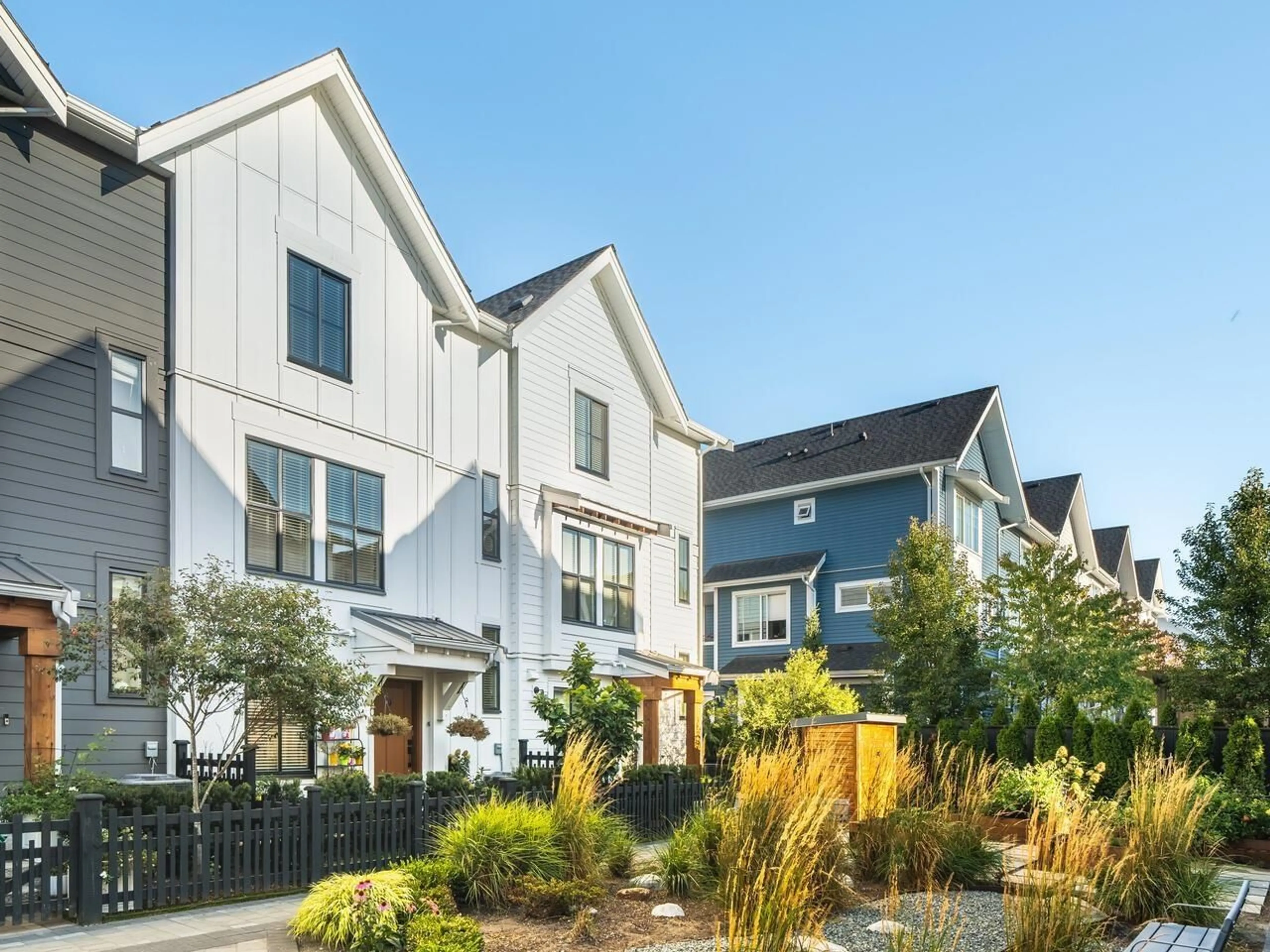 Home with vinyl exterior material, street for 20 - 8450 204 STREET, Langley British Columbia V2Y3M7