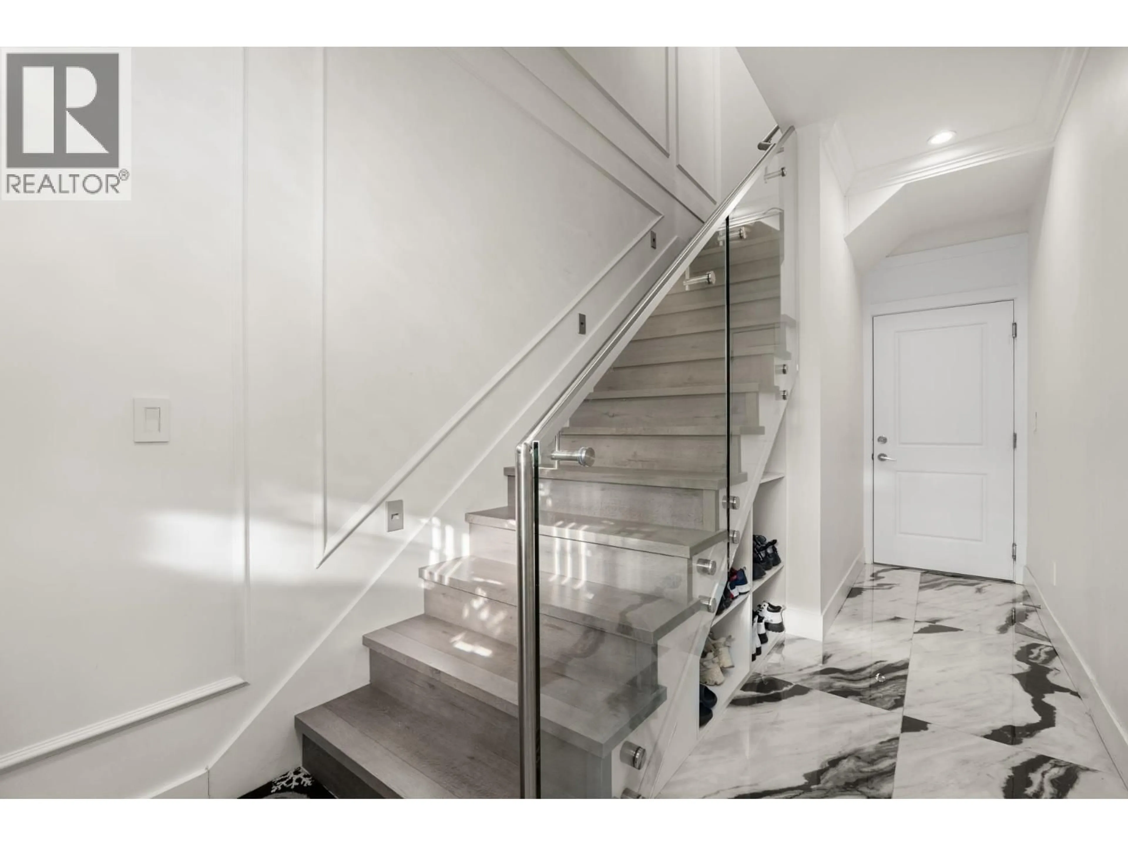 Stairs for 8 - 9219 WILLIAMS ROAD, Richmond British Columbia V7A1G8