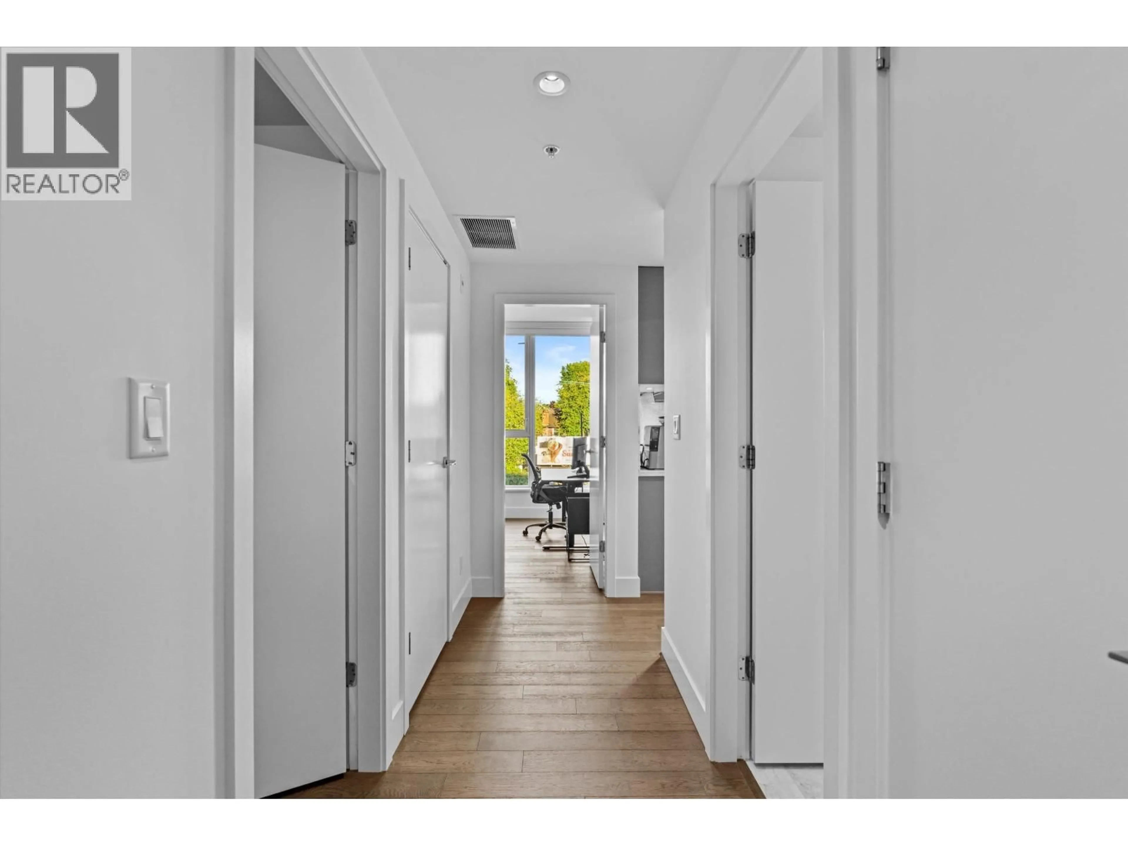 Indoor entryway for 312 - 2118 15TH AVENUE, Vancouver British Columbia V6K2Y5