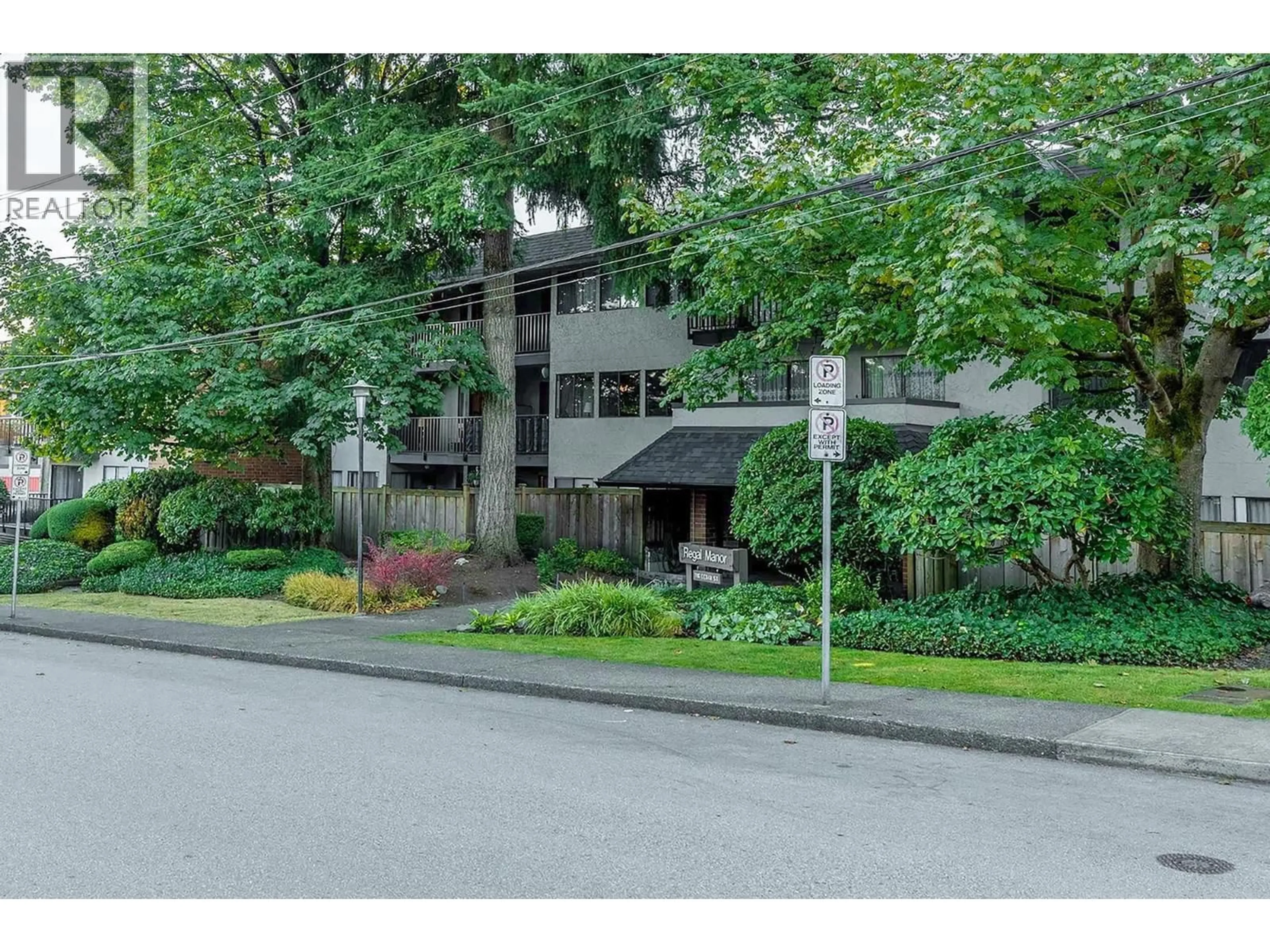 Indoor foyer for 206 - 316 CEDAR STREET, New Westminster British Columbia V3L3P1