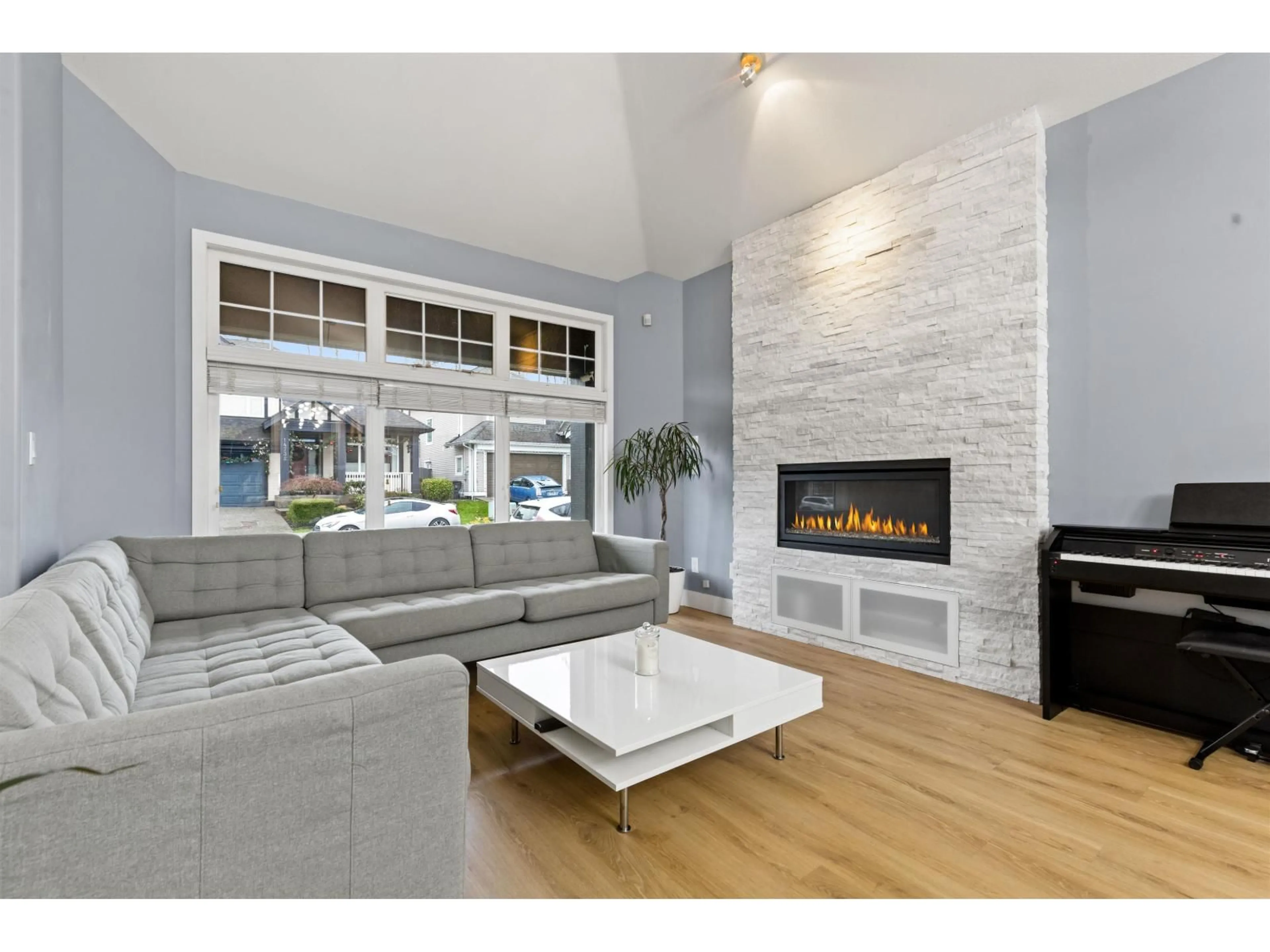 Living room with furniture, unknown for 14737 75 AVENUE, Surrey British Columbia V3S8Y6