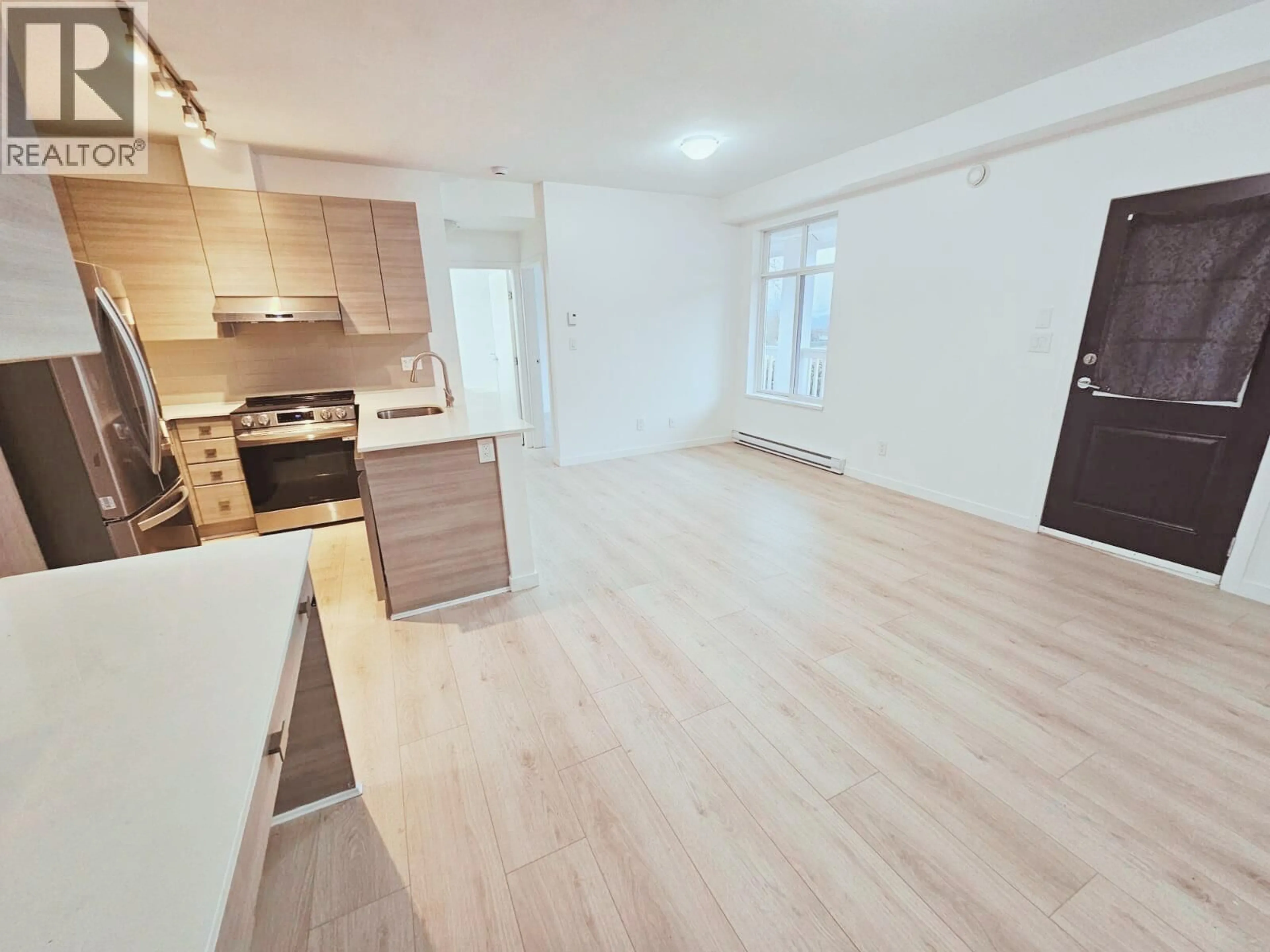 Unknown for 32 - 6965 HASTINGS STREET, Burnaby British Columbia V5B1S9