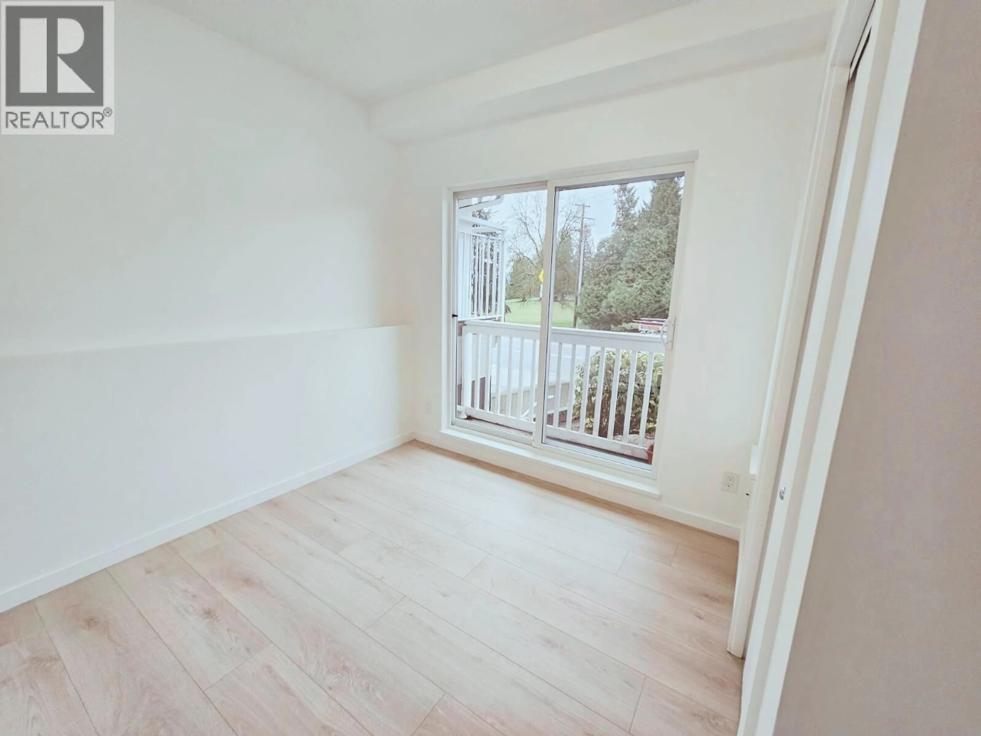 A pic of a room for 32 - 6965 HASTINGS STREET, Burnaby British Columbia V5B1S9