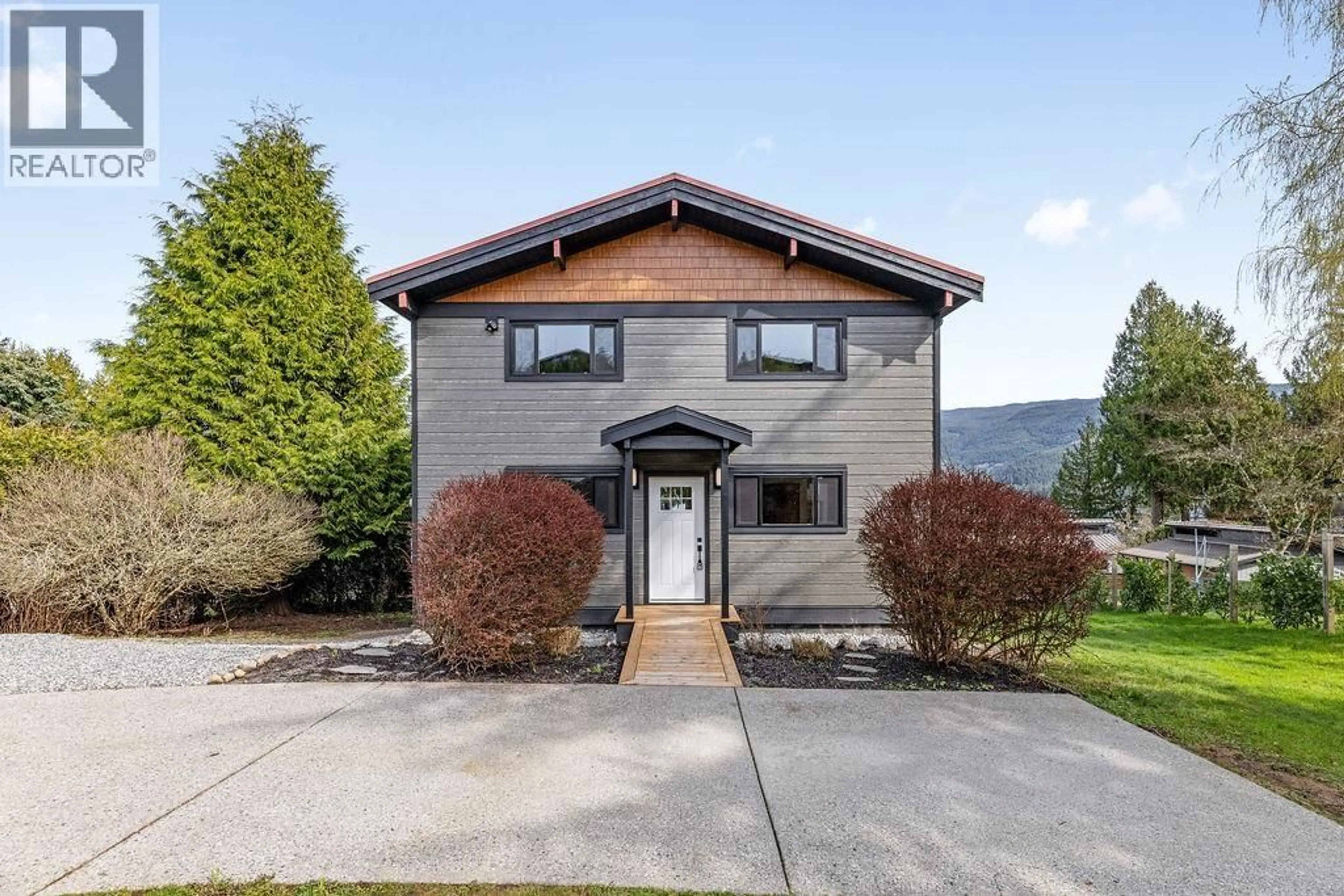 Home with vinyl exterior material, unknown for 6176 GALE AVENUE, Sechelt British Columbia V7Z0L5