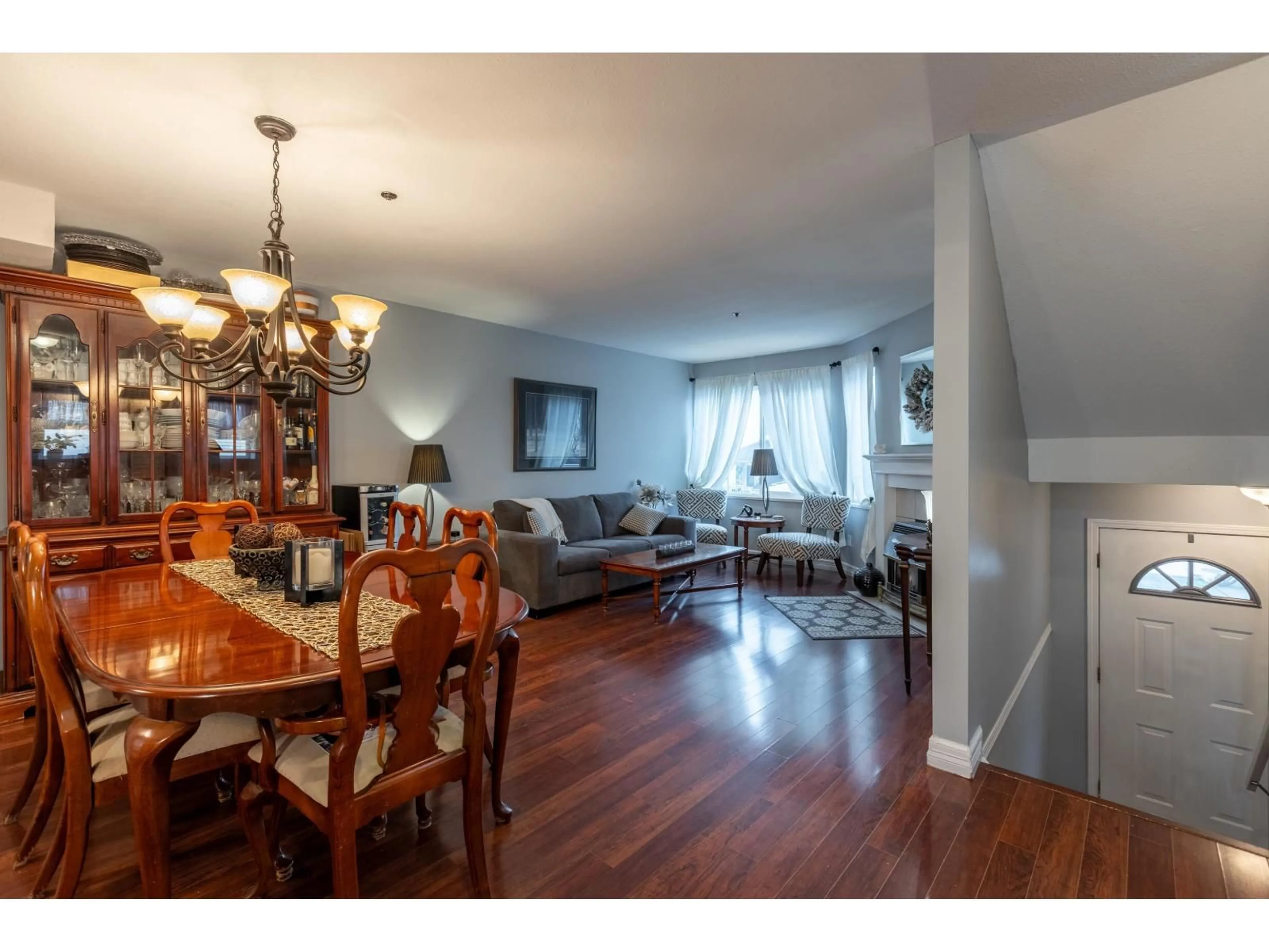 Dining room, wood/laminate floor for 55 - 3087 IMMEL STREET, Abbotsford British Columbia V2S6Z6