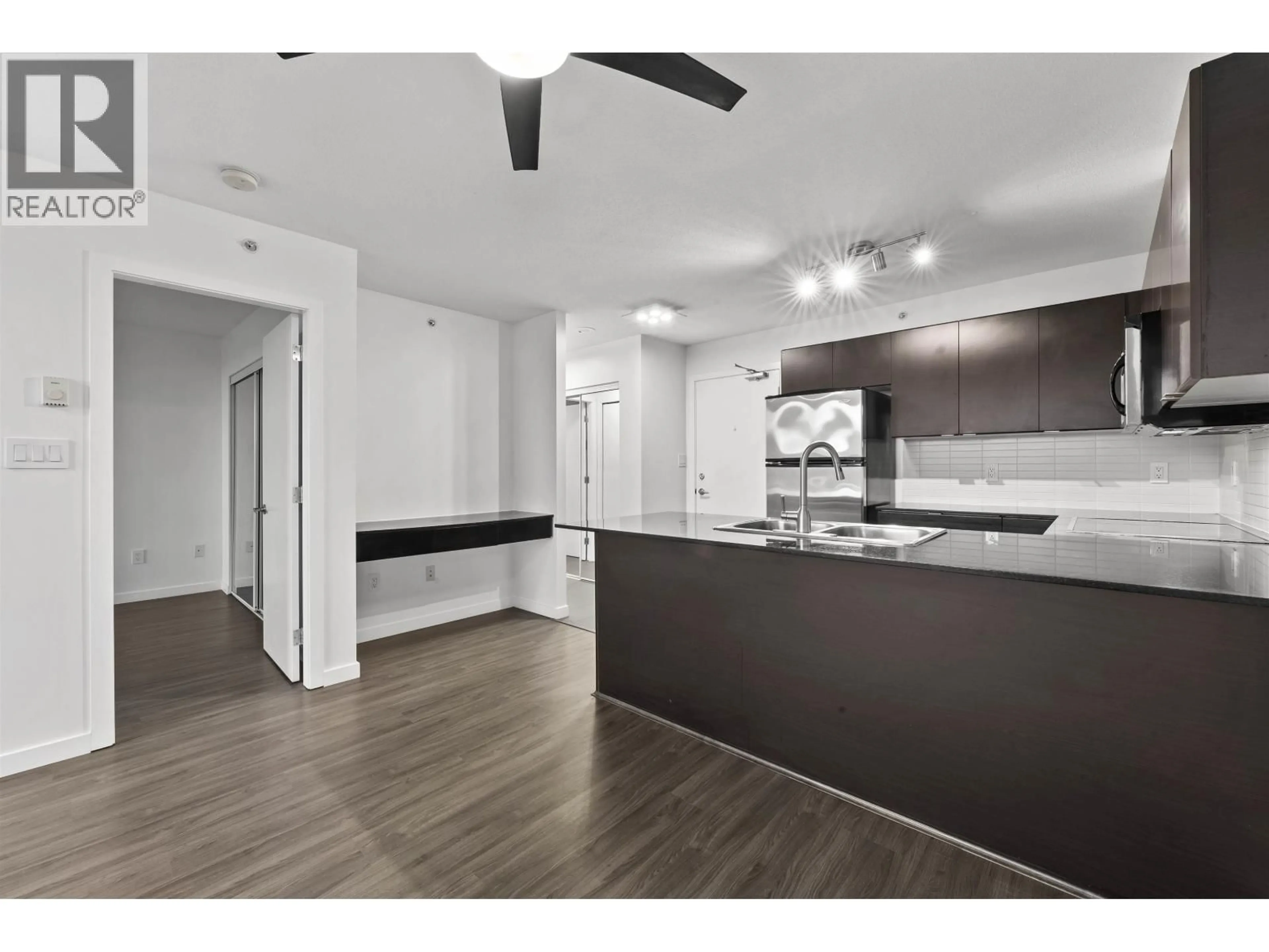 Open concept kitchen, wood/laminate floor for 903 - 4182 DAWSON STREET, Burnaby British Columbia V5C0A2